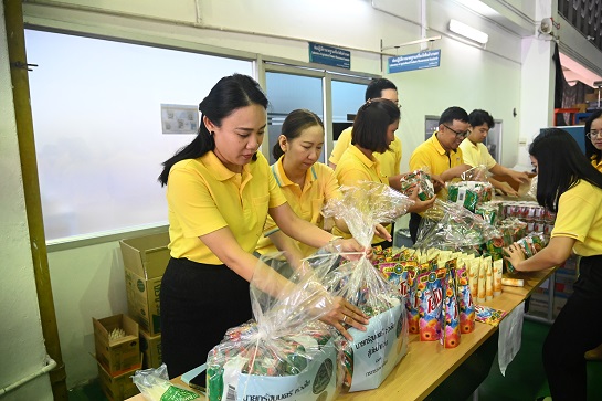 กระทรวงพาณิชย์ จัดถุงยังชีพ  ช่วยเหลือพี่น้องผู้ประสบภัยน้ำท่วม