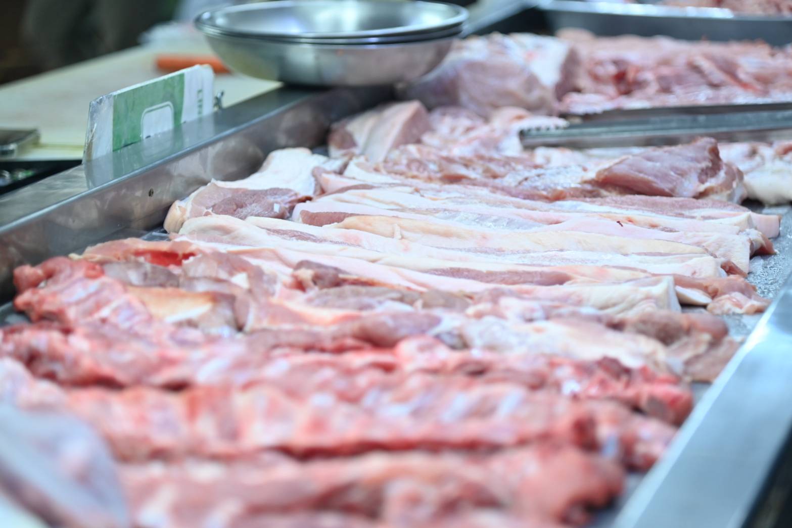 DIT ลงพื้นที่ตรวจติดตามปริมาณและราคาสินค้าอุปโภคบริโภคและวัสดุก่อสร้าง