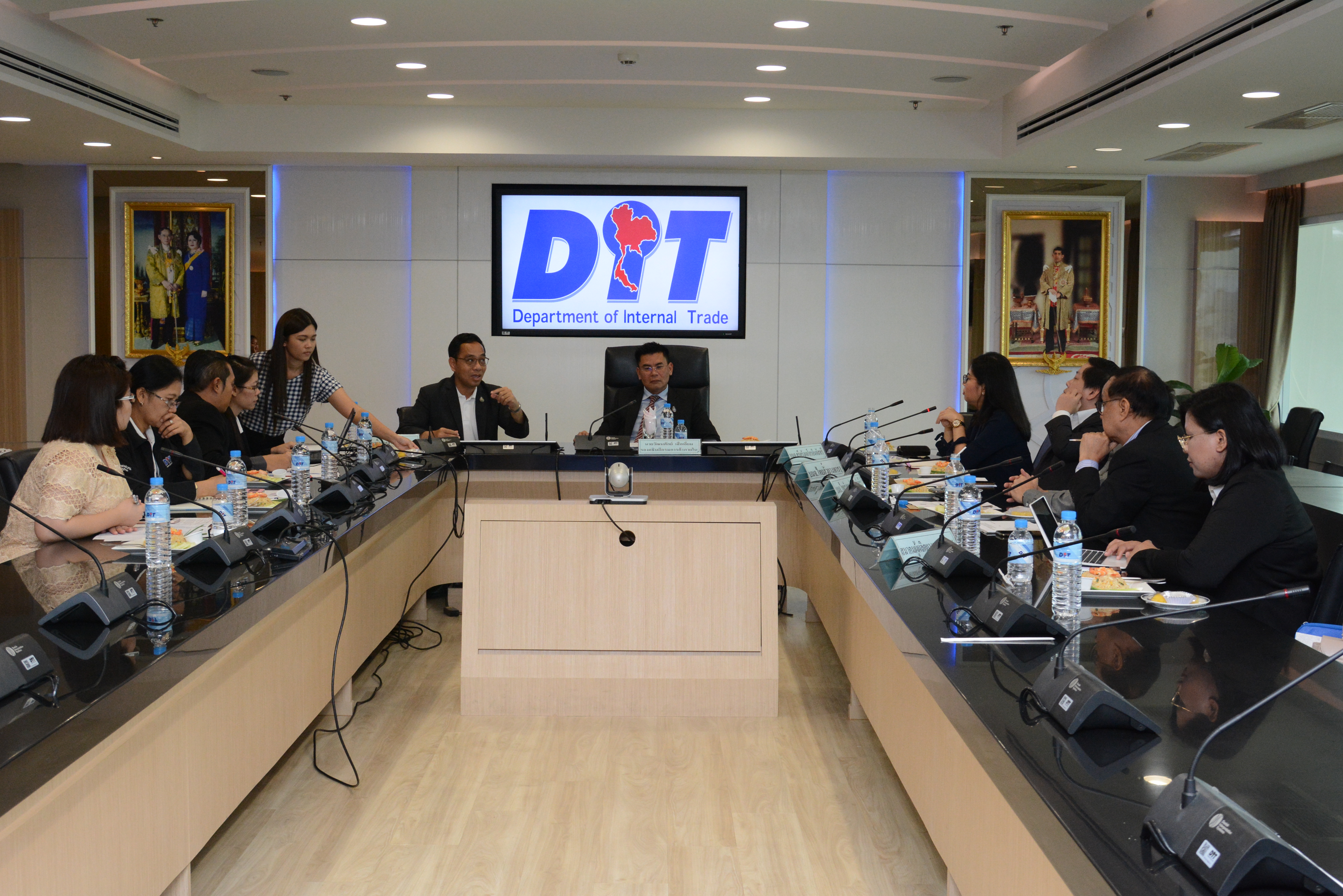 การประชุมหารือเพื่อจัดเตรียมมาตรการเร่งรัดการใช้และผลักดันการส่งออกยางพารา