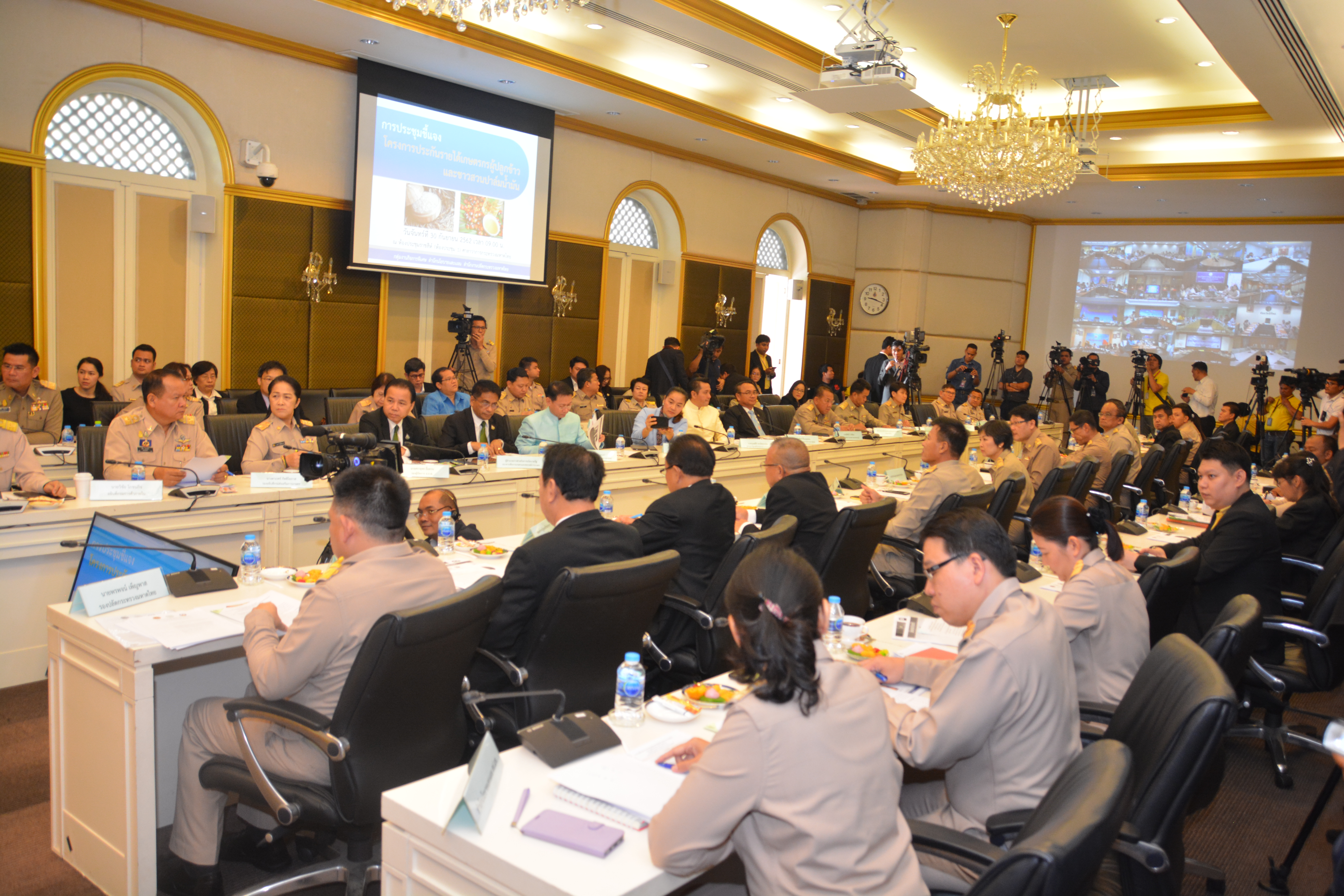 รมว.พาณิชย์ประชุมและมอบนโยบายโครงการประกันรายได้เกษตร  แก่ผู้ว่าราชการจังหวัด ผ่านระบบ VDO Conferance 