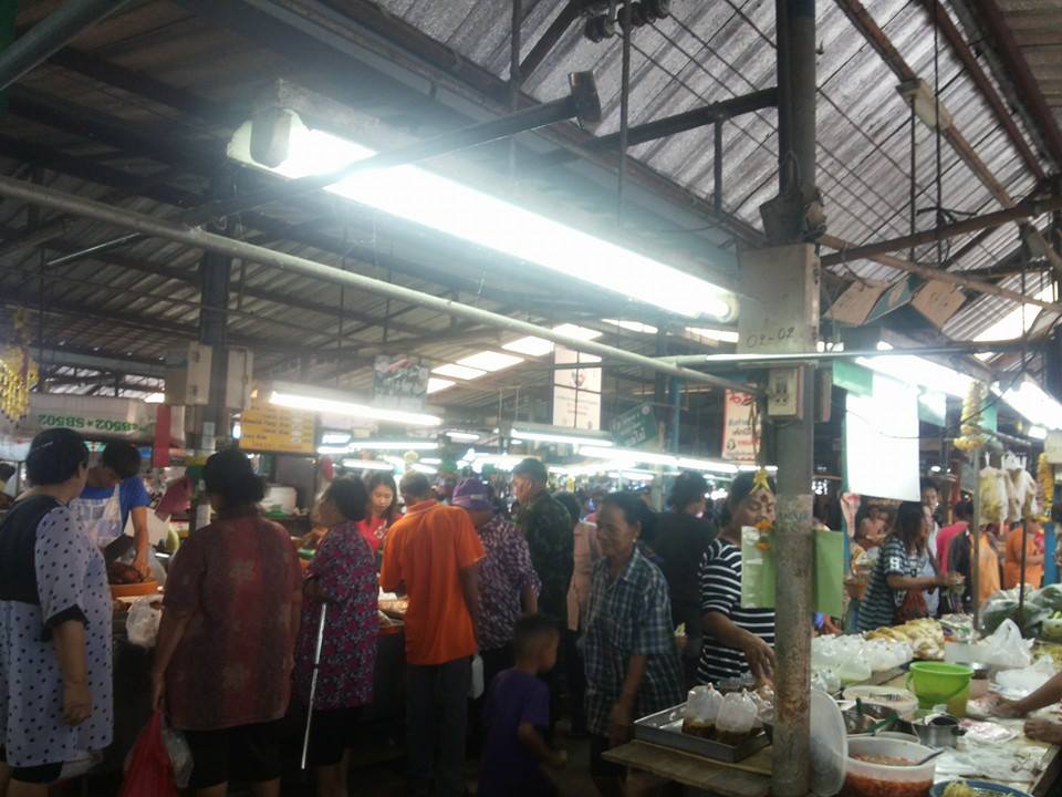 22768_ผู้คนมาซื้อ.jpg