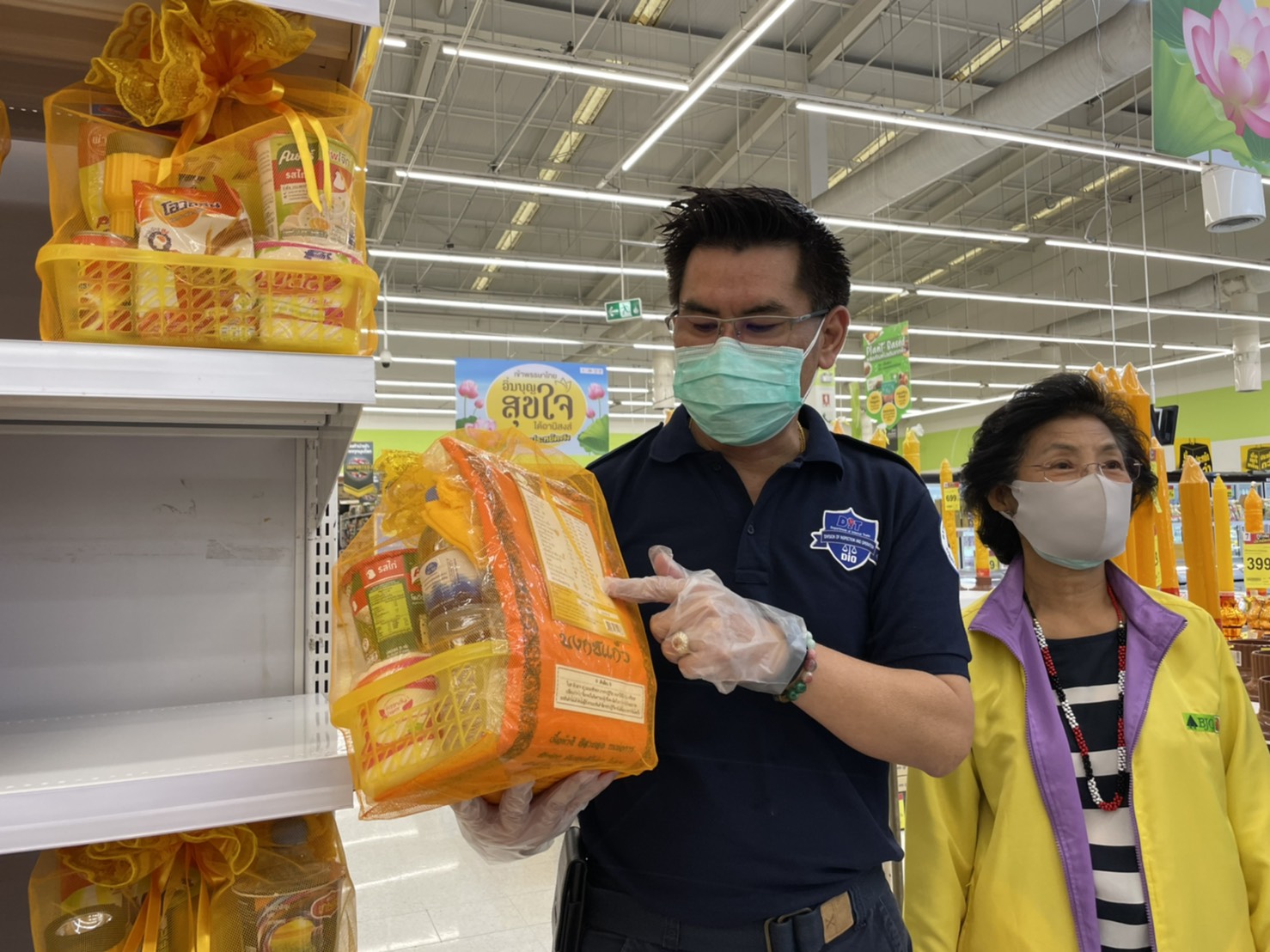 อธิบดีกรมการค้าภายใน พาณิชย์ติดตามโครงการช่วยเหลือผู้เลี้ยงกุ้ง พร้อมตรวจสอบราคาช่วงโควิด