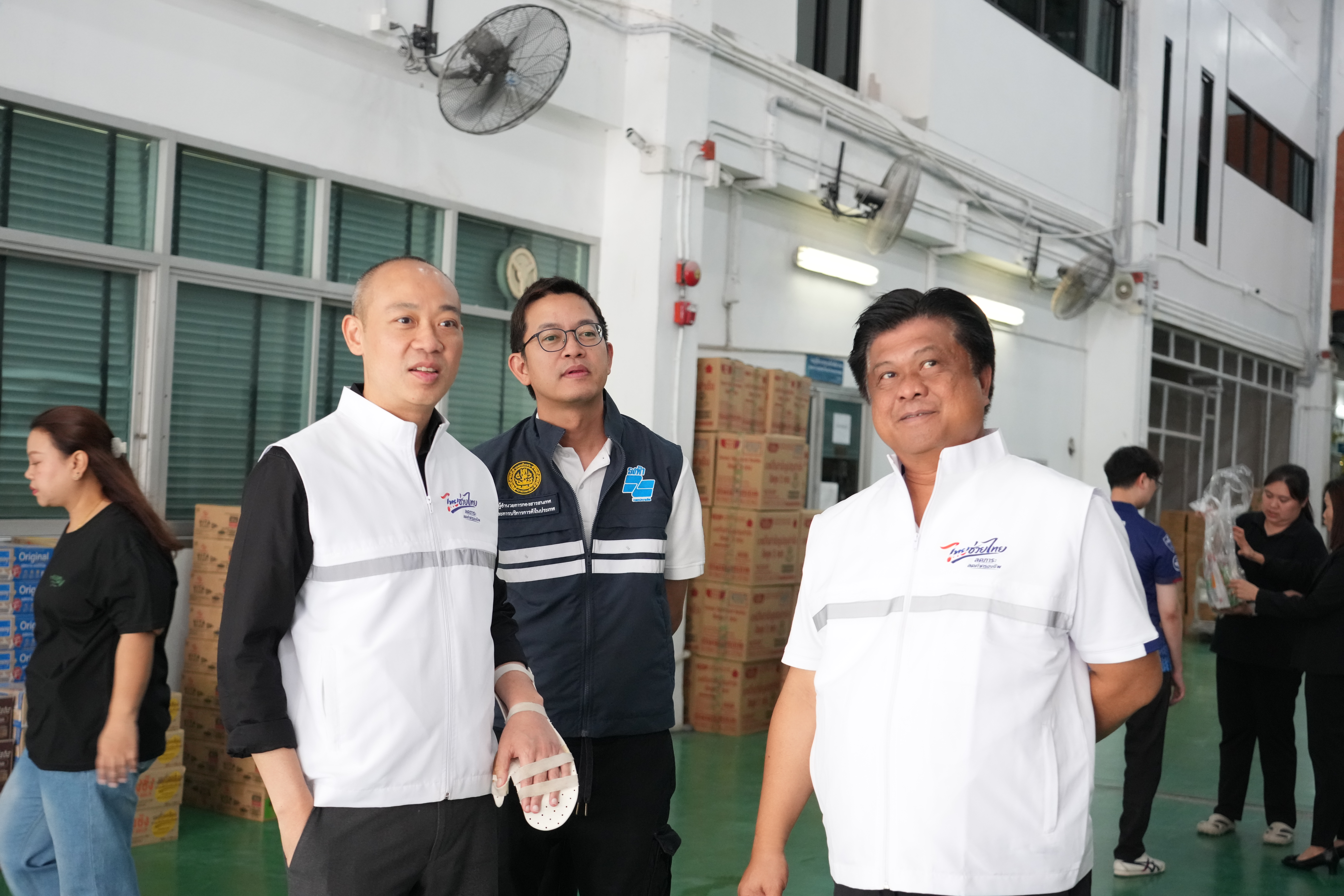 กรมการค้าภายใน ร่วมบรรจุถุงยังชีพเพื่อช่วยเหลือผู้ประสบภัยน้ำท่วมจังหวัดน่าน