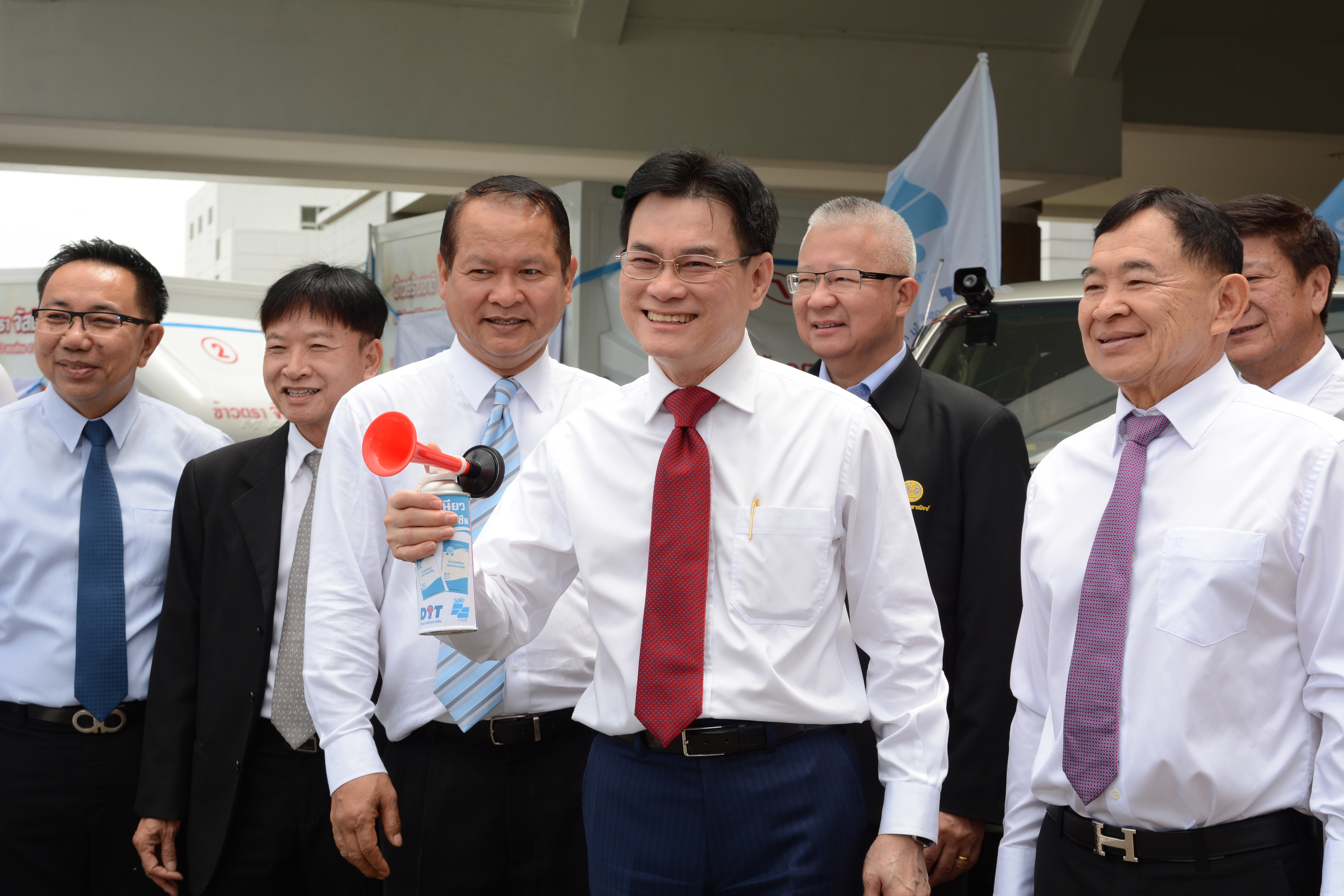 งานแถลงข่าวและปล่อยคาราวานข้าวเหนียวบรรจุถุง โครงการลดภาระค่าครองชีพผู้บริโภคข้าวเหนียว
