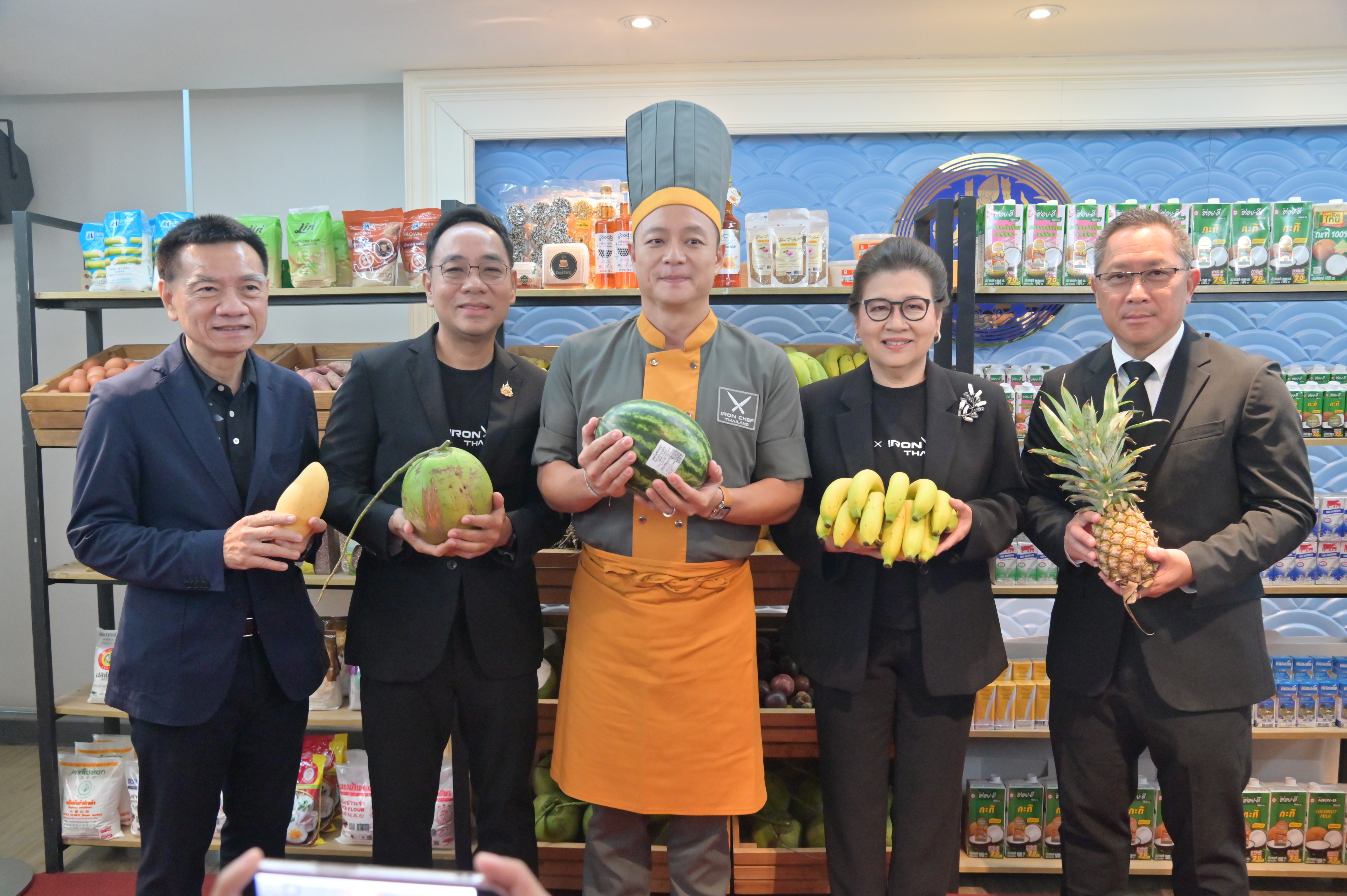 ข่าวเลขที่ 218/2569 “พาณิชย์” ผนึก Iron Chef Thailand เปิดเวทีปั้นเชฟรุ่นใหม่ ดึง 7 คาเฟ่ชั้นนำต่อยอดเบเกอรี่จากวัตถุดิบไทย วางขายกว่า 7,800 สาขา เป้าดูดซับ 500 ตัน (3 กันยายน 2569)