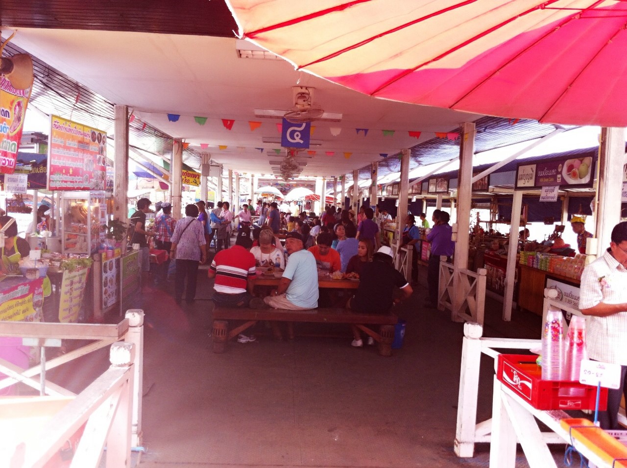 11011_บริเวณตลาด.jpg