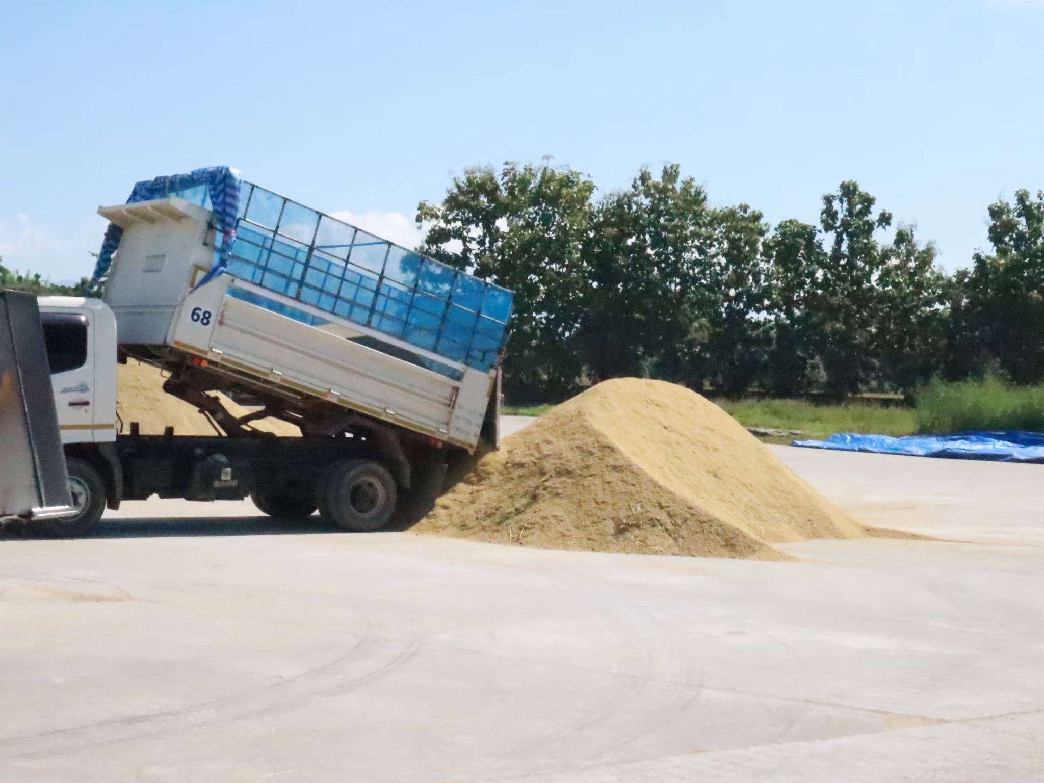 ข่าวเลขที่ 14/2569 พาณิชย์ เร่งประสานสหกรณ์รับซื้อข้าวเหนียวเชียงรายต่อเนื่อง คุมเข้มรับซื้อห้ามกดราคา ระดมตรวจเครื่องชั่ง–วัดความชื้น พบเอาเปรียบเกษตรกรดำเนินคดีเด็ดขาด (21 ตุลาคม 2568)