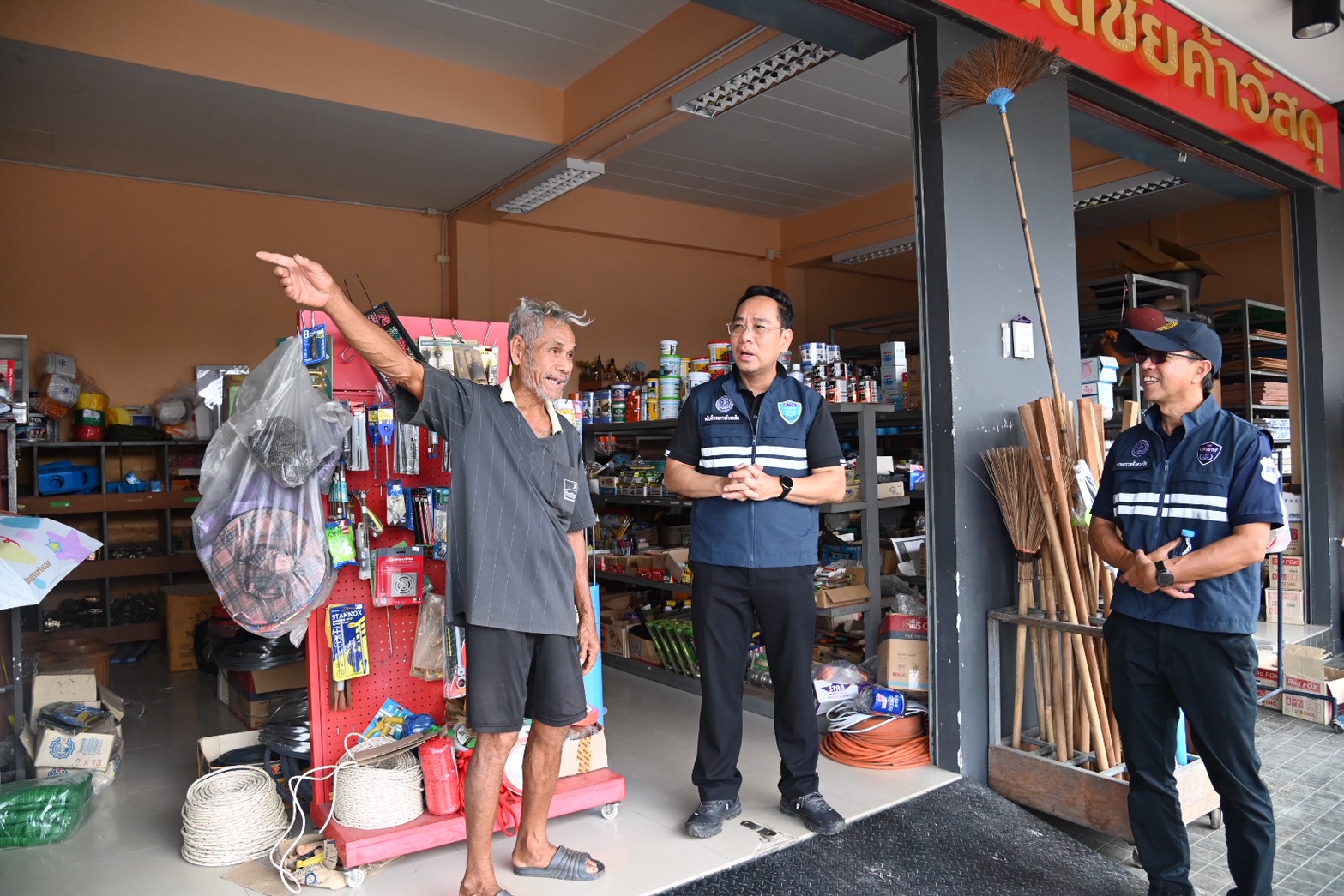 DIT ลงพื้นที่ตรวจติดตาม ห้างวัสดุก่อสร้าง,สถานีบริการน้ำมัน หลังเหตุอุทกภัยหาดใหญ่