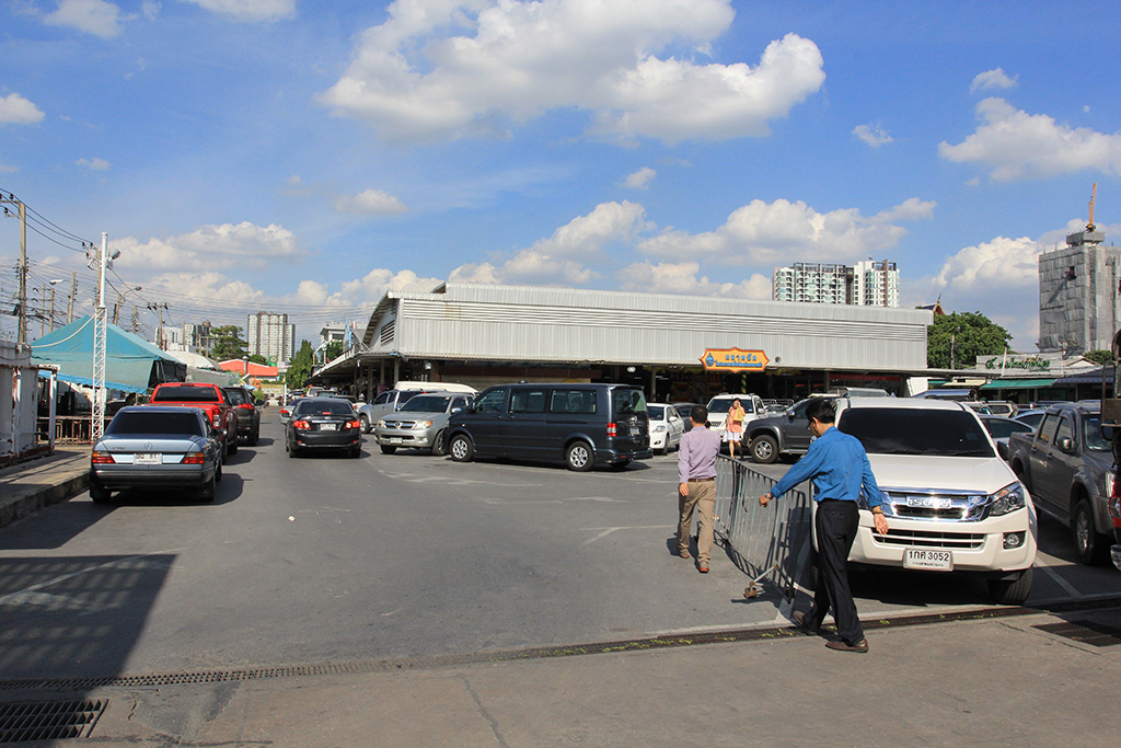 44700_ทางเข้าตลาด.JPG