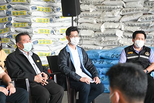 เกษตรกรเฮ! ซื้อปุ๋ยจากโรงงานในราคาที่ถูกลง