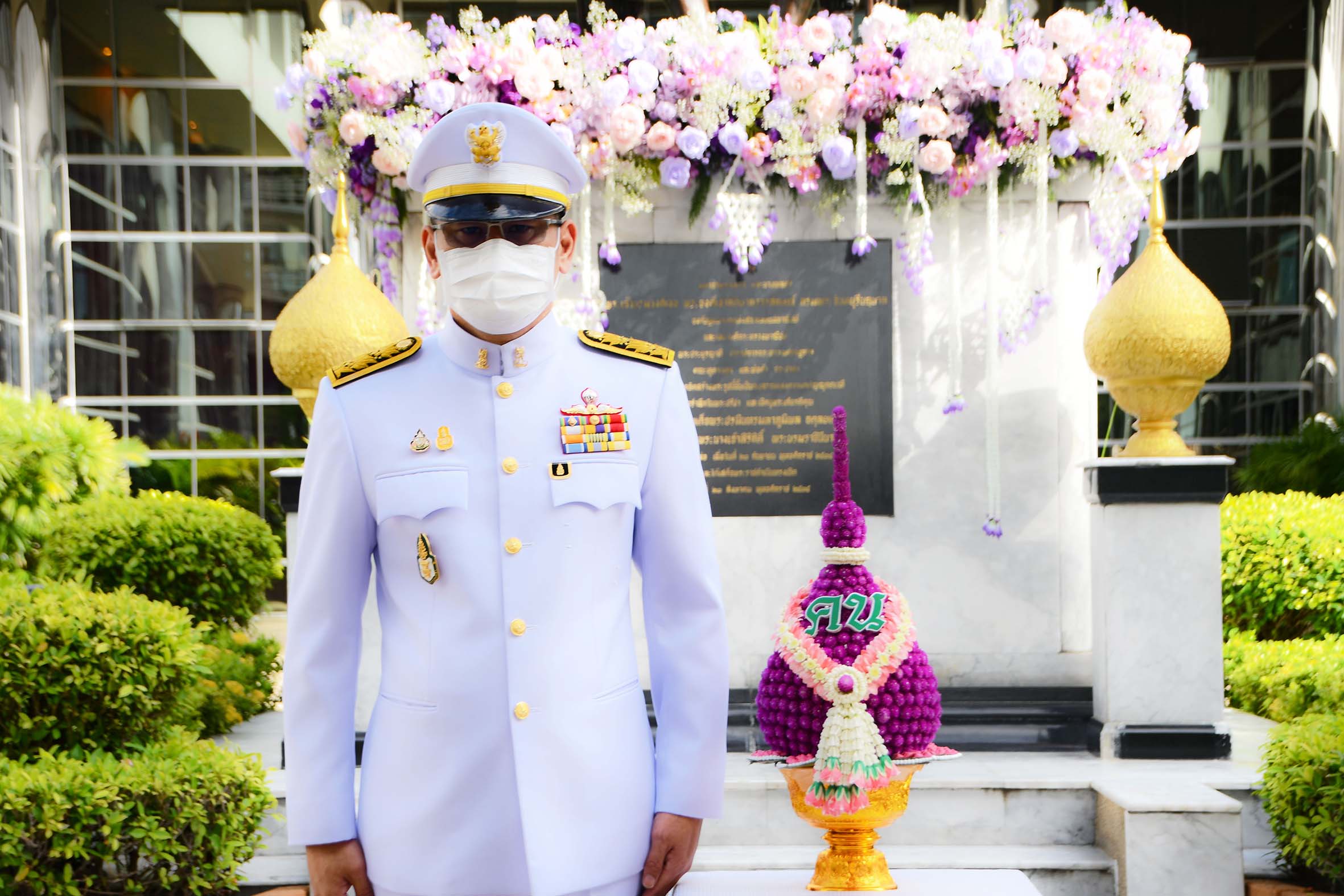 อธิบดีร่วมวางพานพุ่มเนื่องในวันวันกิติยากร