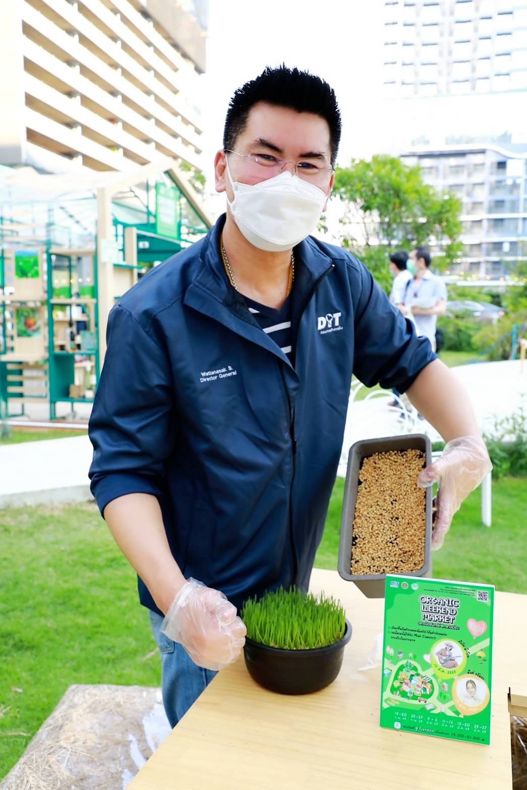 อธิบดีกรมการค้าภายใน ตรวจเยี่ยมร้านค้าในงาน ตลาดนัดอินทรีย์ใจกลางเมือง "Organic Weekend Market 2022"