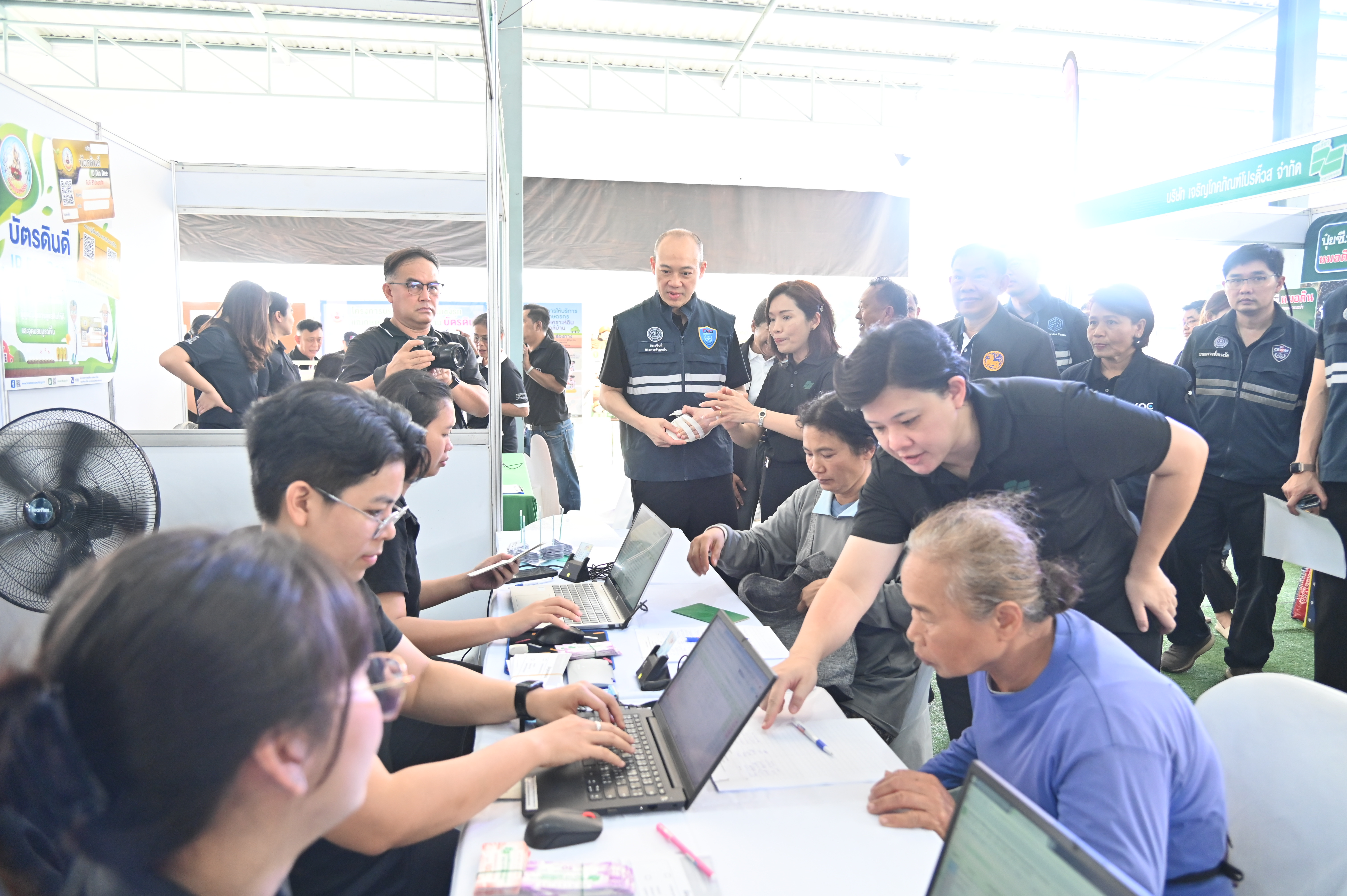 ข่าวเลขที่ 133/2569 เริ่มแล้ว! พาณิชย์จัดงาน "ธงเขียวราคาประหยัดพลัส" จ.กำแพงเพชร ช่วยลดต้นทุนเกษตรกร สูงสุด 2,100 บาทต่อครัวเรือน (6 พฤษภาคม 2569)