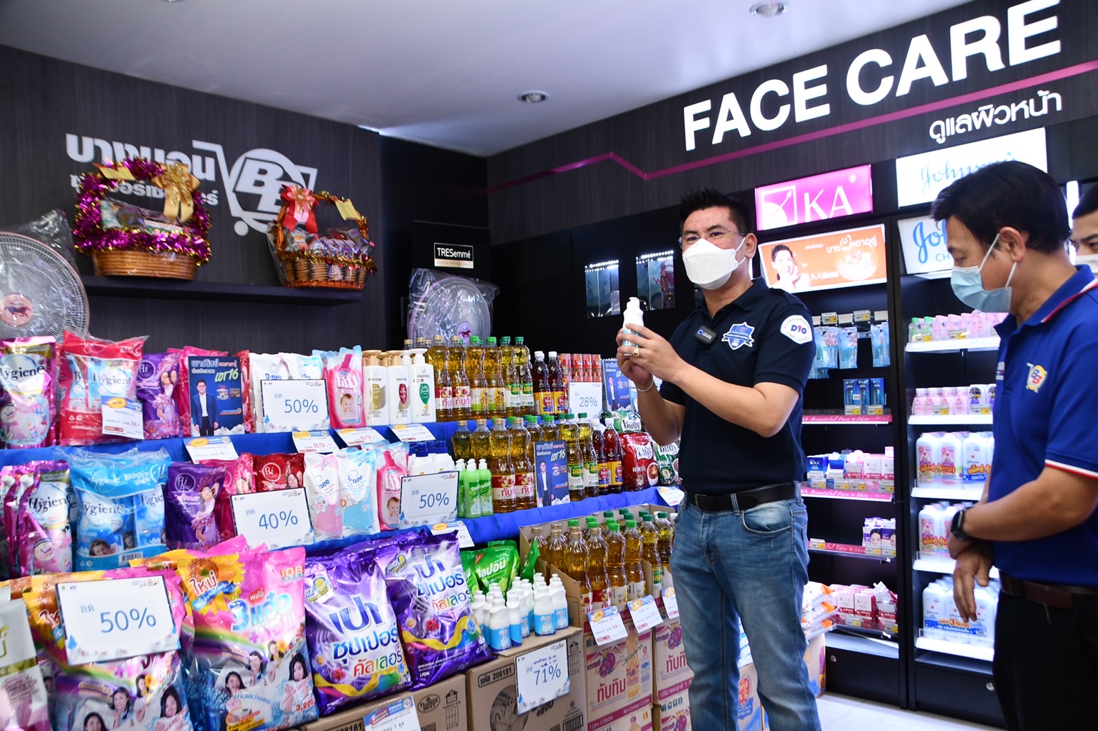 อธิบดีกรมการค้าภายใน ตรวจการจำหน่ายสินค้าตาม โครงการ พาณิชย์ลดราคา! ช่วยประชาชน New Year Grand Sale 2022