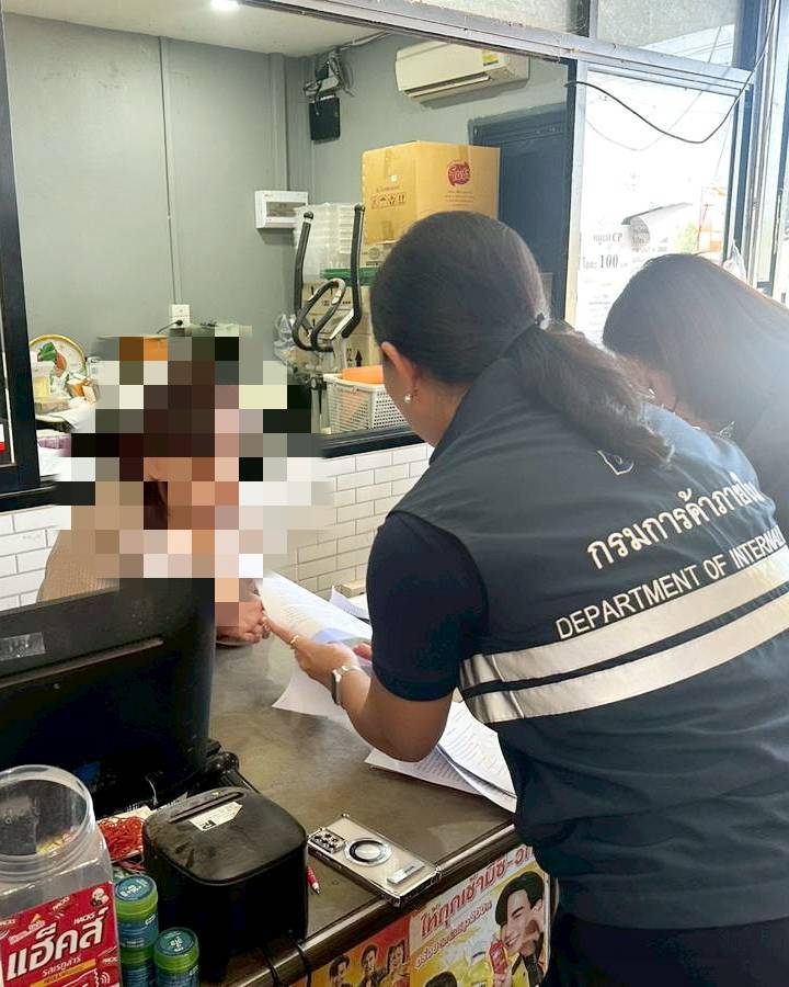 ข่าวเลขที่ 46/2569 พาณิชย์ เชือด ร้านค้าธงฟ้าฯ ฝ่าฝืนกฎหมาย–บวกภาษีมูลค่าเพิ่มโดยไม่ปิดป้ายราคา ปรับทันที 10,000 บาท ย้ำ “ห้ามเอาเปรียบประชาชนเด็ดขาด” (3 ธันวาคม 2568)