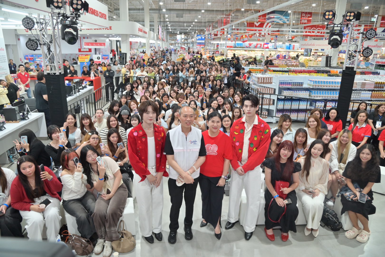 ข่าวเลขที่ 225/2569 กรมการค้าภายในผนึก 6 ห้างยักษ์ สร้าง Demand ผลไม้ไทย 50,000 ตัน มูลค่ากว่า 2,690 ล้านบาท ดันผลผลิตจากสวนสู่ตลาดตลอดฤดูกาล (12 กันยายน 2569)