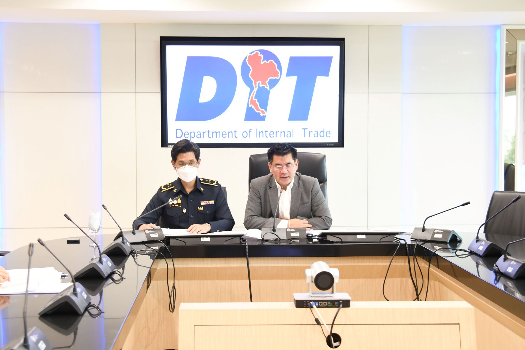 อธิบดีกรมการค้าภายใน แถลงข่าวราคาสินค้า  ผ่านระบบ Zoom Meeting