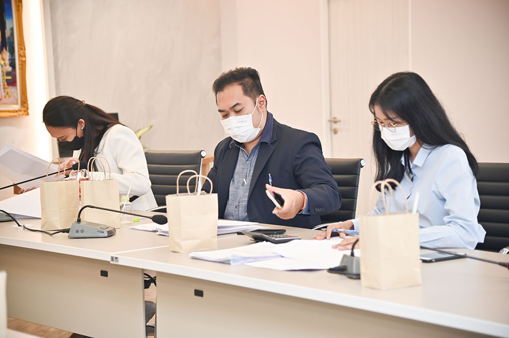 พาณิชย์หารือแนวทางปัญหาวิกฤตราคาวัตถุดิบไก่ในอุตสาหกรรมอาหารสัตว์เลี้ยง