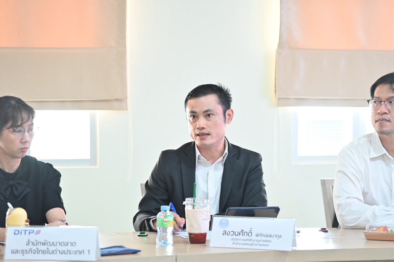 ข่าวเลขที่ 63/2569 พาณิชย์ เกาะติดสถานการณ์ทุเรียนไทย เดินหน้าสำรวจความต้องการตลาด เตรียมแคมเปญยกระดับภาพลักษณ์ทุเรียนคุณภาพ สร้างความเชื่อมั่นผู้บริโภค (23 มกราคม 2568)