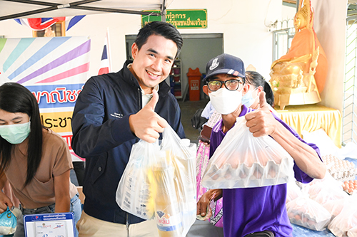 กรมการค้าภายในนำมะม่วงกระจายผ่านรถโมบายพาณิชย์