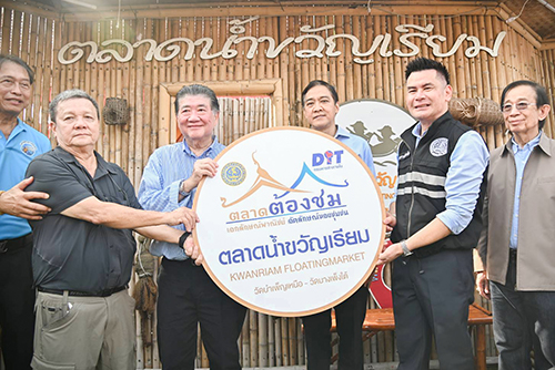 พาณิชย์ตรวจเยี่ยมจุดจำหน่ายสินค้าธงฟ้าราคาประหยัด @ตลาดน้ำขวัญเรียม