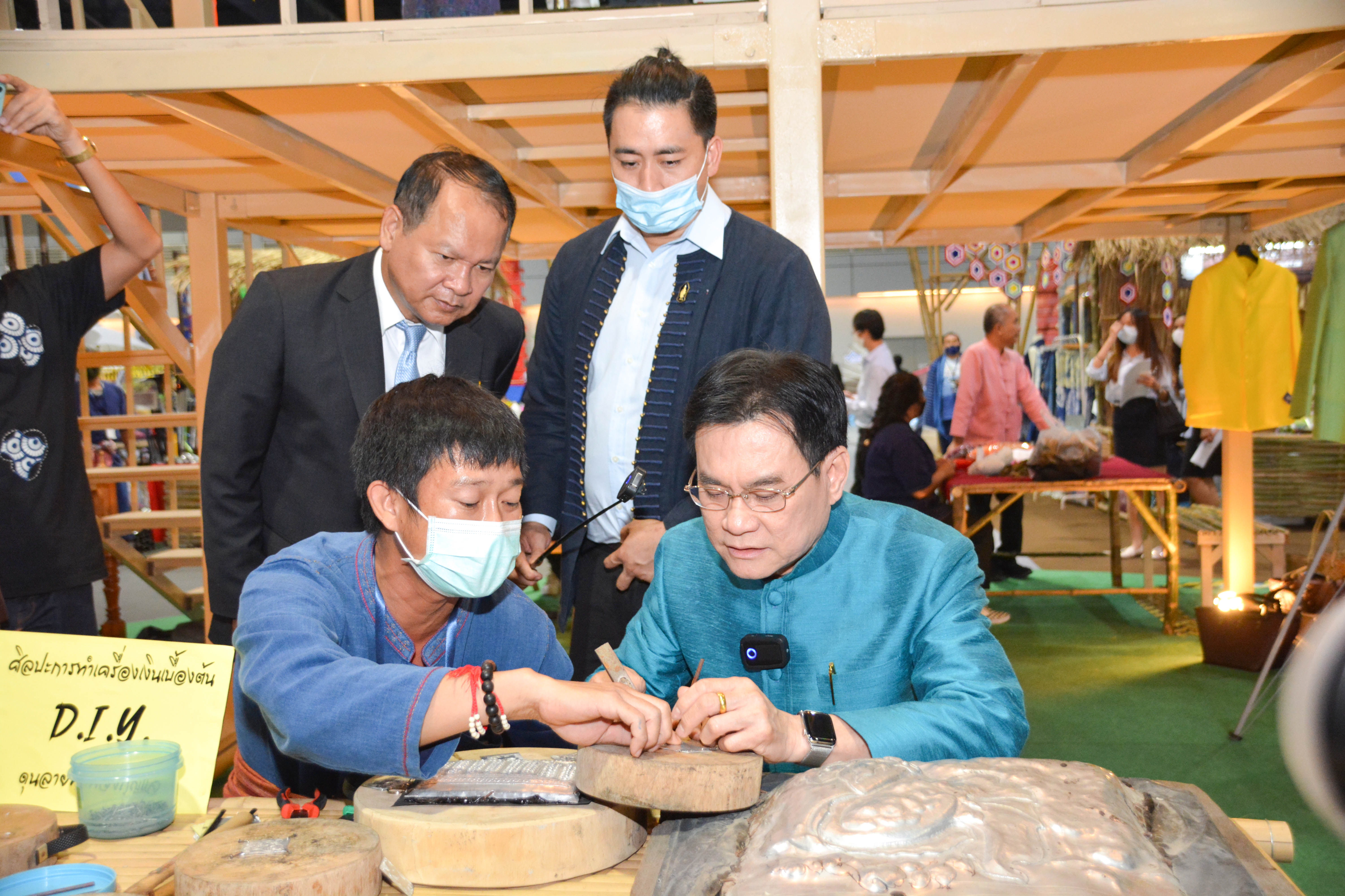 “ตลาดวิถีไทย...ตลาดเที่ยวได้สไตล์ไทยๆ”