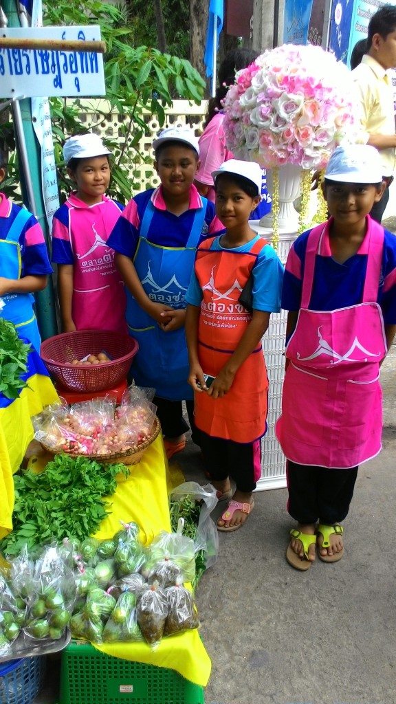 21503_เยาวชนขายของ.jpg