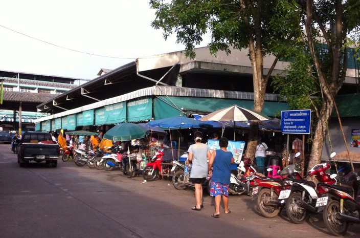 44308_ด้านหน้าตลาด.jpg