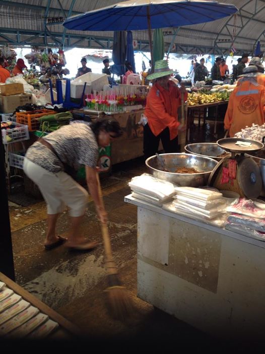 22700_ทำความสะอาดตลาด.jpg