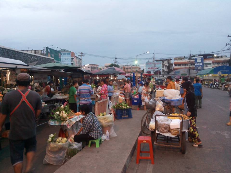 22701_แผงค้า ด้านหน้าตลาด.jpg