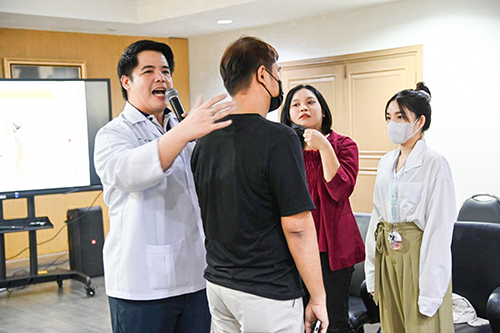 โรงเรียนวันเสาร์ นวดกดจุด ลดปัญหา Office Syndrome