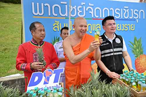 “พาณิชย์-วัดห้วยปลากั้ง” ปล่อยรถโมบาย ส่งผลไม้ภาคเหนือ ขายผู้บริโภค