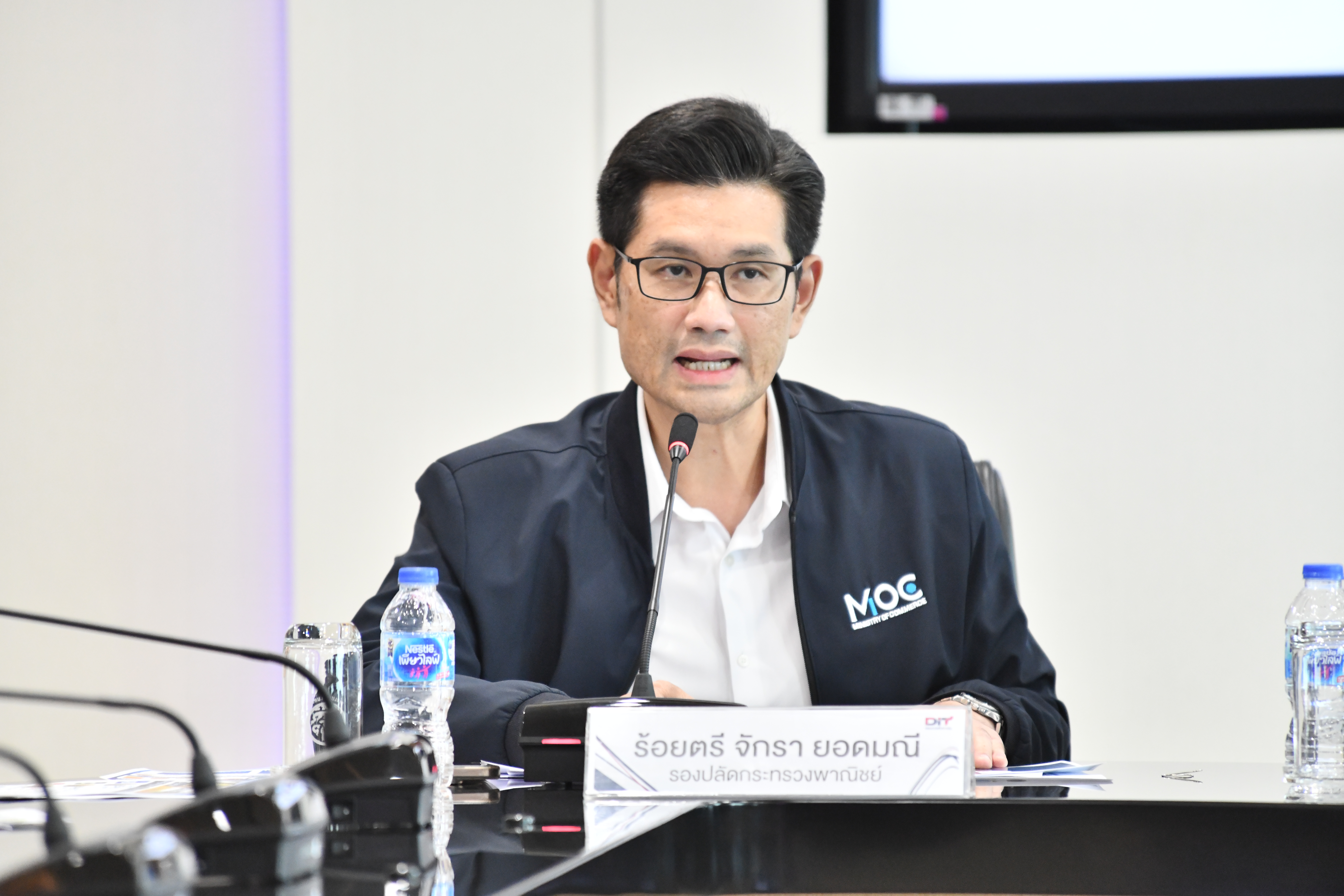 ข่าวเลขที่ 185/2569 พาณิชย์ เกาะติดต้นทุน หลังสถานการณ์พลังงานคลี่คลาย จับมือผู้ผลิตตรึงราคาสินค้า–ดูแลวัตถุดิบอาหาร เตรียมจัดโปรฯ สินค้าจำเป็น ลดค่าครองชีพประชาชน  (17 กรกฎาคม 2569)