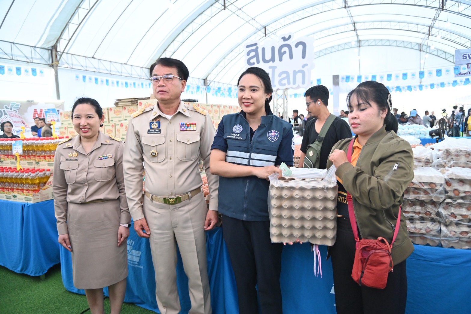 ข่าวเลขที่ 24/2569 “ธงเขียว–ธงฟ้า บุกอุบลฯ!” DIT ลุยลดต้นทุน–ค่าครองชีพ ช่วยพี่น้องชายแดนสู้เศรษฐกิจ  (4 พฤศจิกายน 2568)