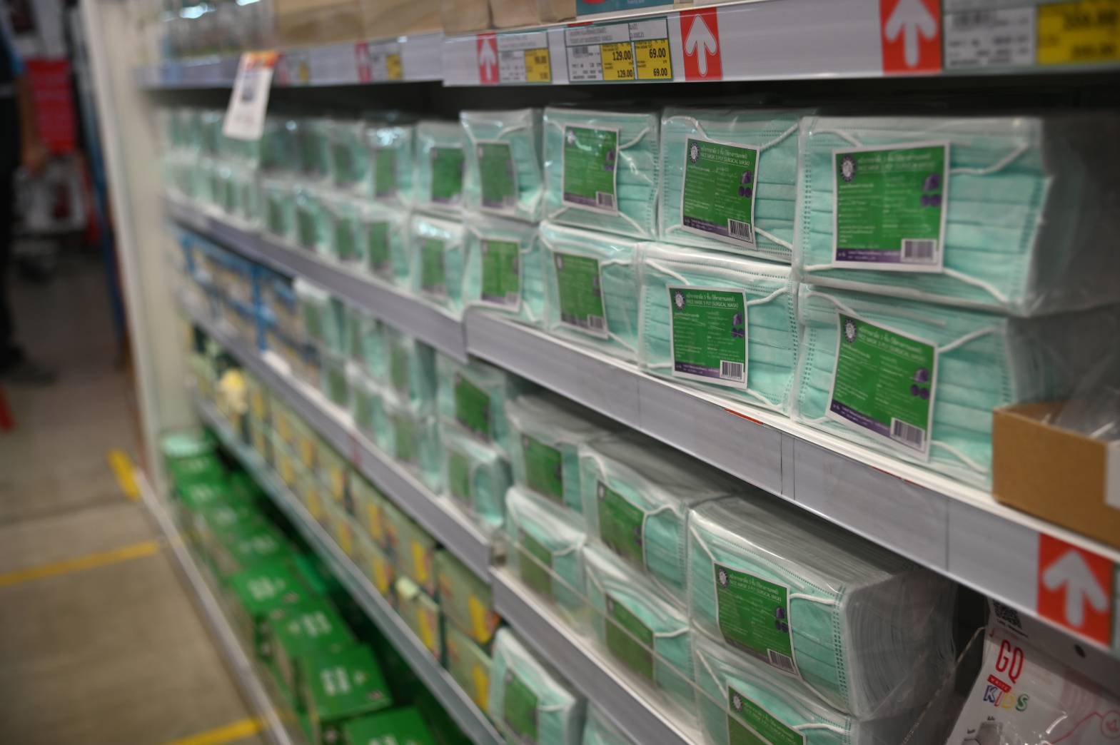 รองอธิบดีตรวจติดตามสถานการณ์การจำหน่ายสินค้าอุปโภคบริโภค