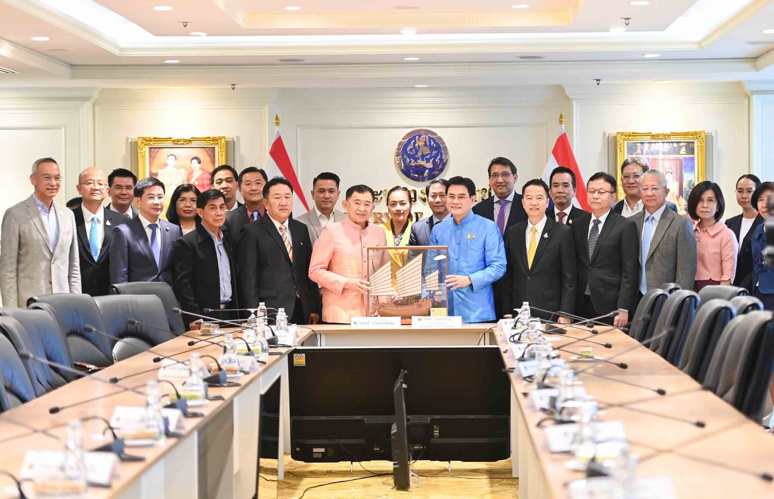 อธิบดีกรมการค้าภายใน ร่วมพิธีอําลาอดีตรัฐมนตรีช่วยว่าการกระทรวงพาณิชย์