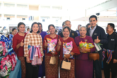 "พาณิชย์" จัดงานธงฟ้าราคาประหยัด ช่วยลดค่าครองชีพพี่น้องประชาชน จ.บึงกาฬ