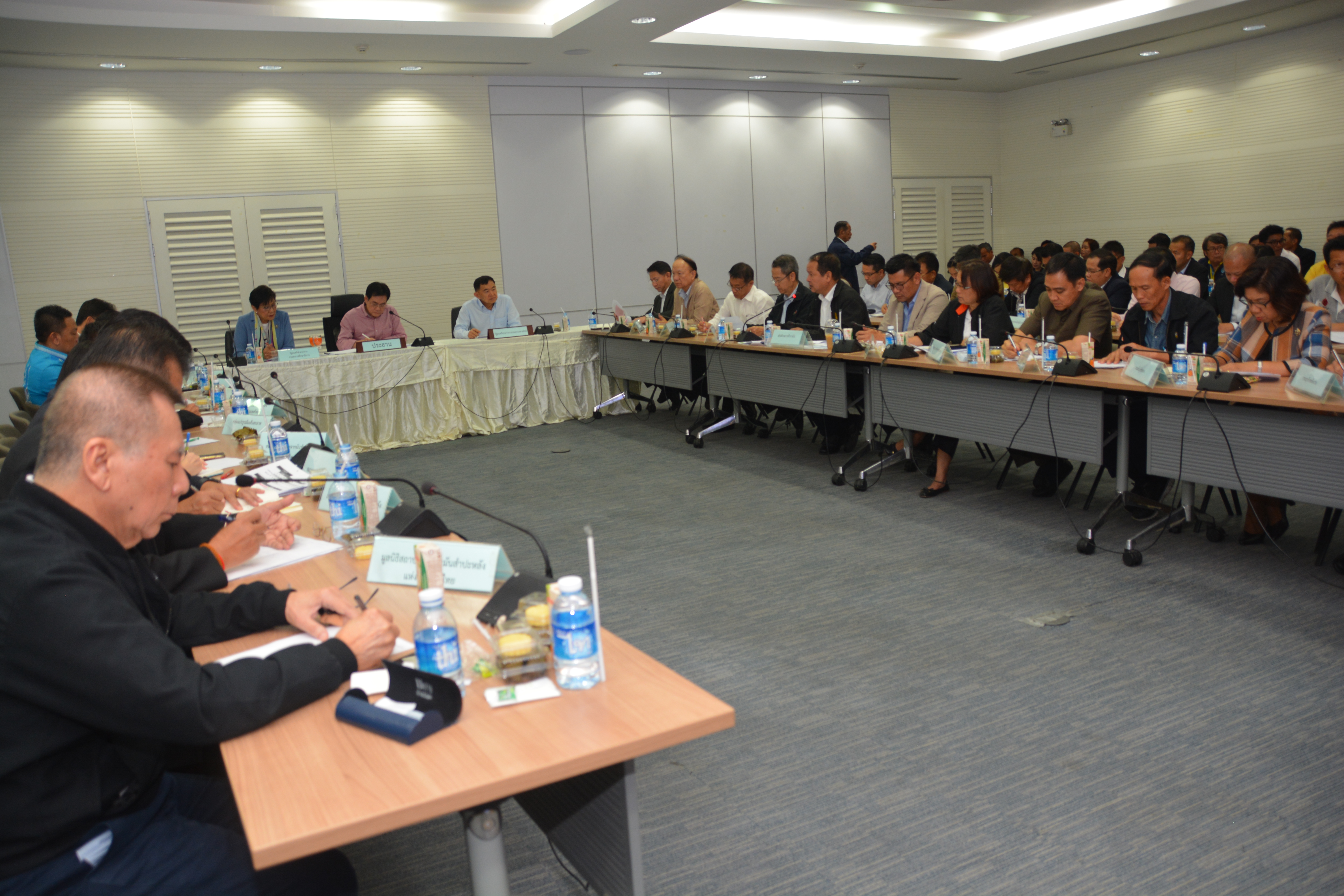 รมว.พาณิชย์ นำประชุม 3 ฝ่ายเคาะประกันรายได้มันสำปะหลัง 