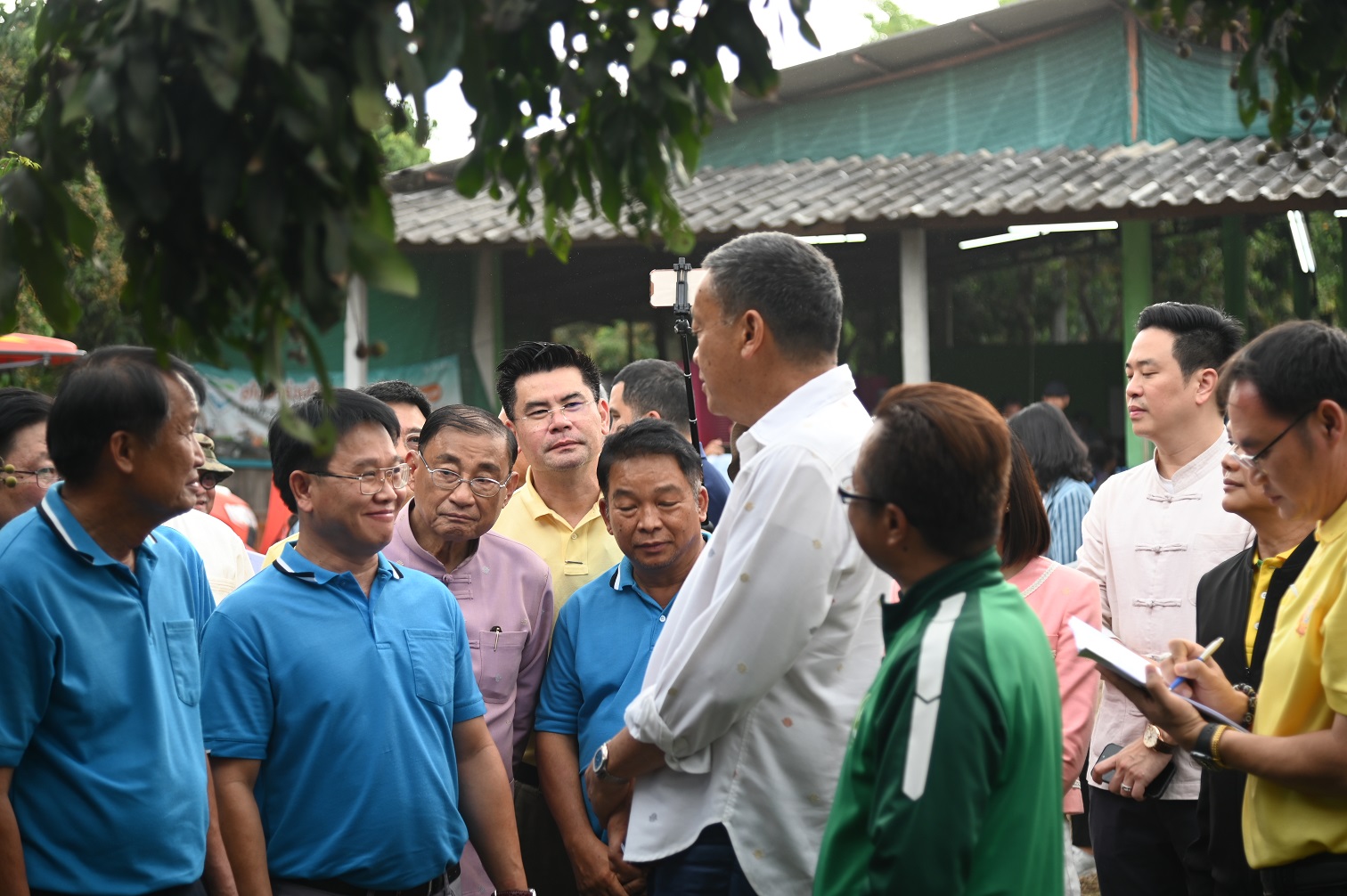 พาณิชย์ร่วมลงพื้นที่กับนายกรัฐมนตรีติดตามสถานการณ์ลำไย