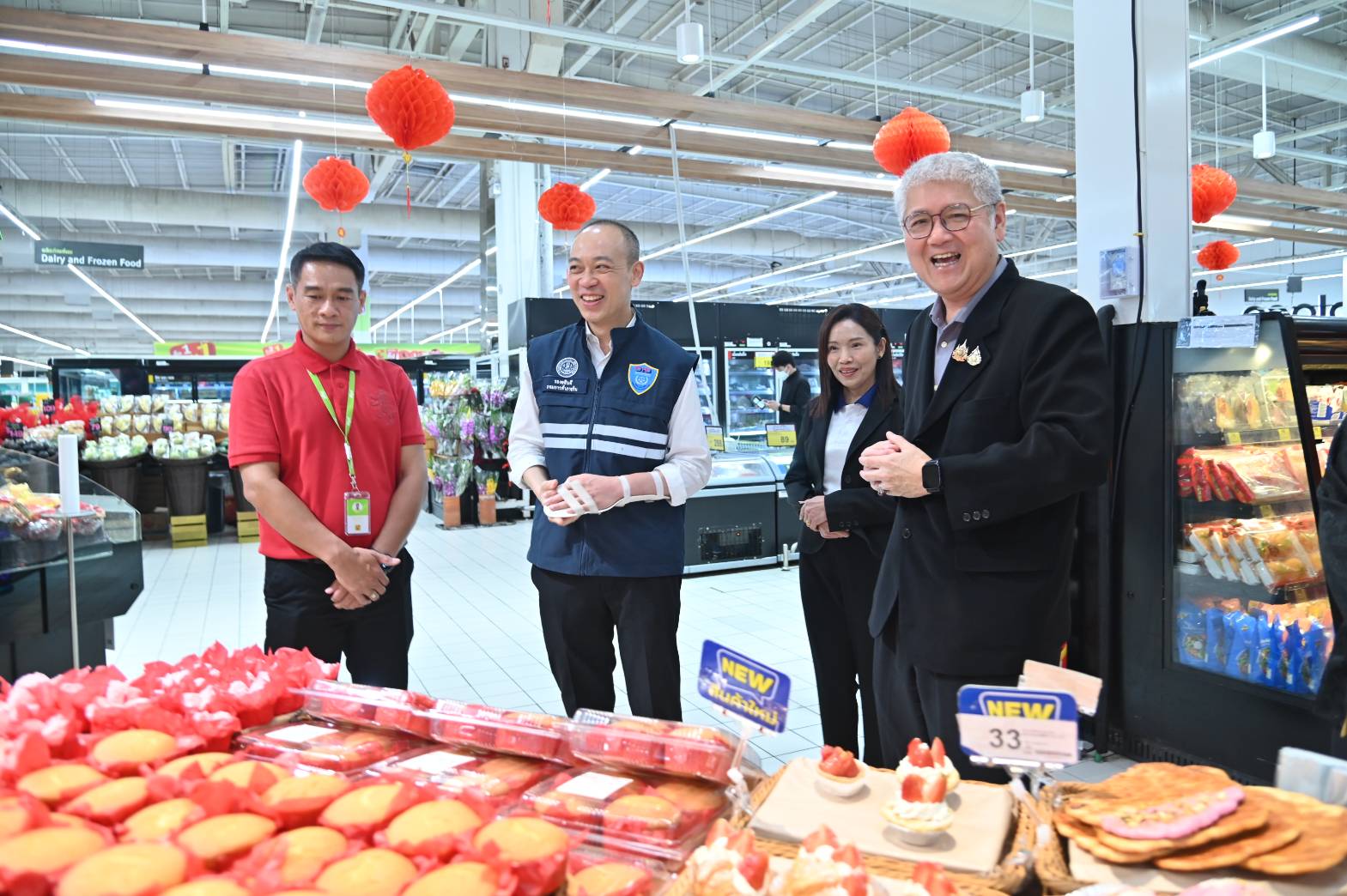 พาณิชย์ตรวจติดตามสถานการณ์ราคาสินค้า อุปโภคบริโภคในช่วงเทศกาลตรุษจีน