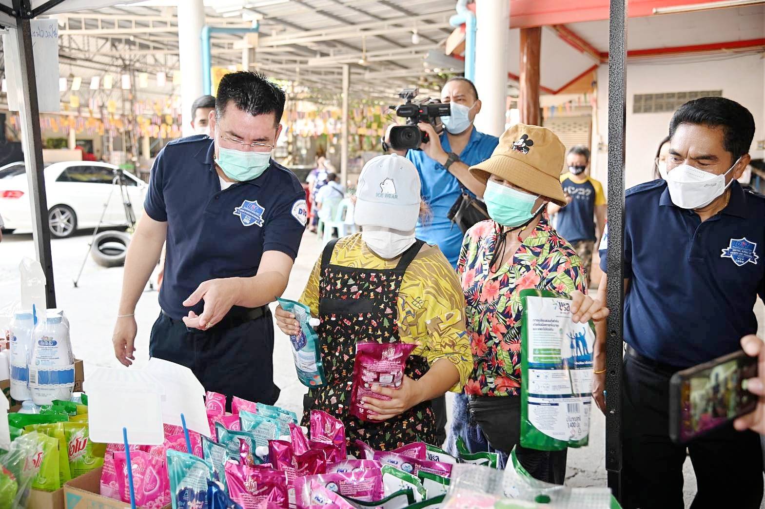 อธิบดีกรมการค้าภายใน ตรวจติดตามโครงการ พาณิชย์..ลดราคา! ช่วยประชาชน