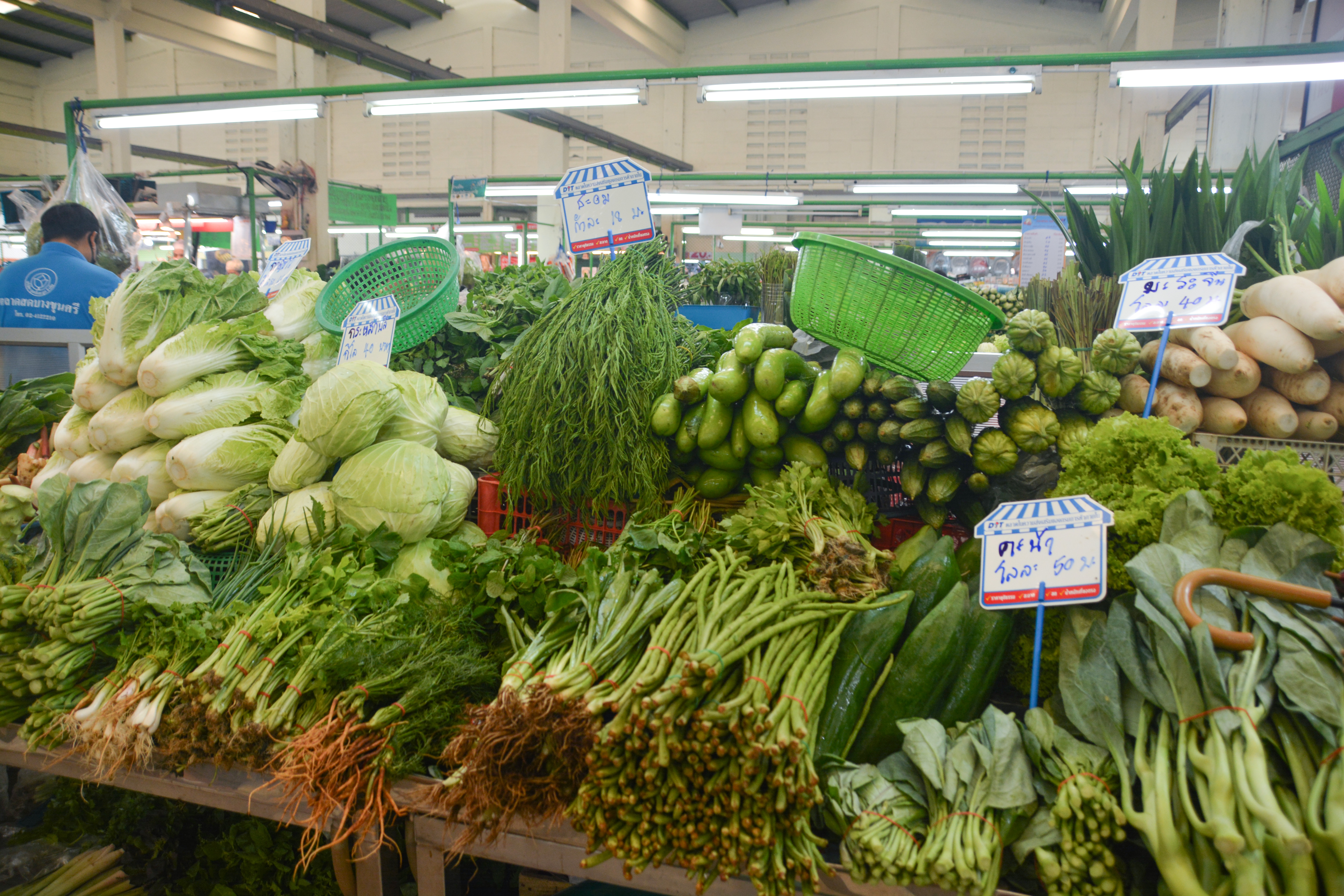 อธิบดีกรมการค้าภายในตรวจติดตามสถานการณ์ราคาผักสดในช่วงเทศกาลกินเจ