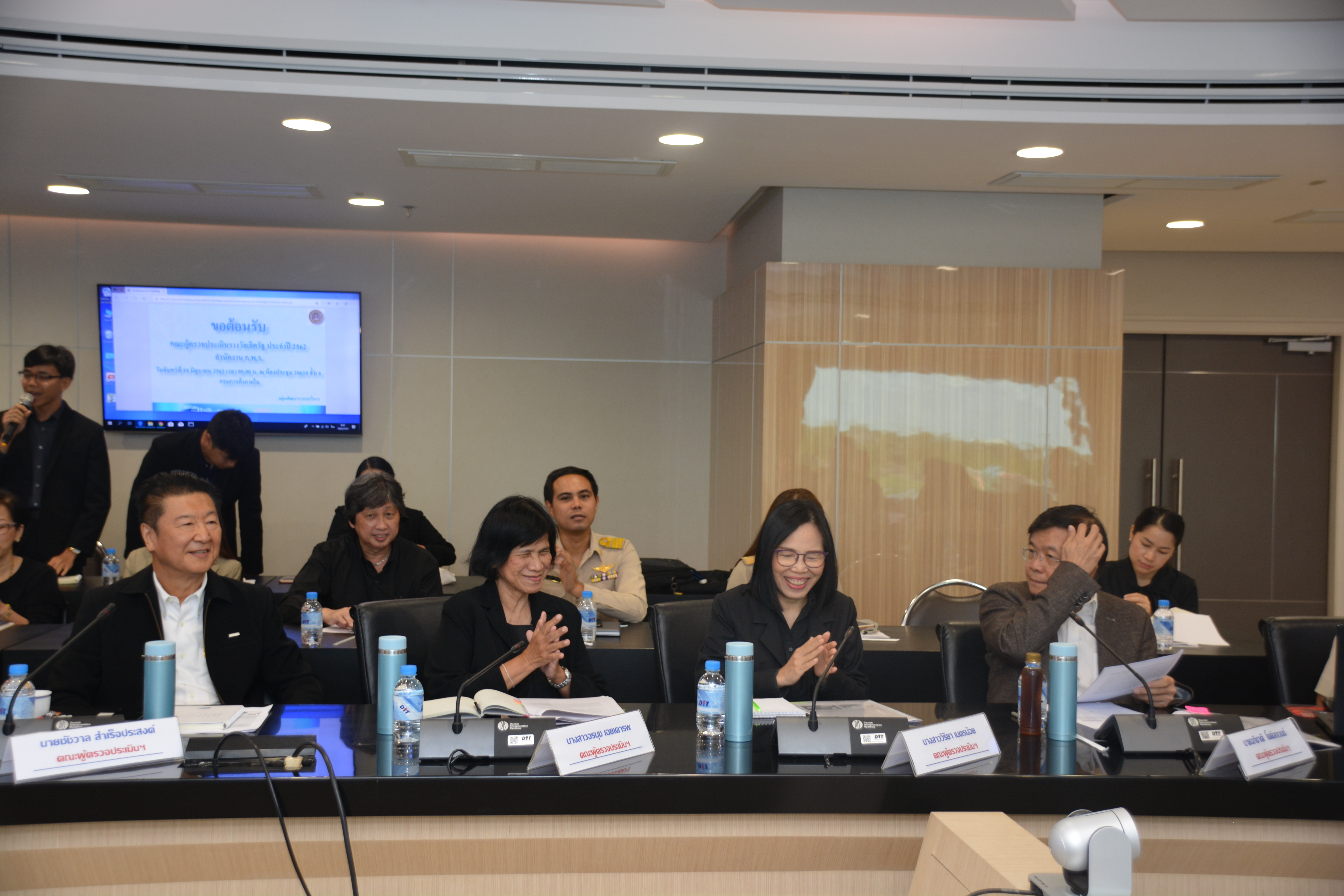 อธิบดีประชุมการตรวจประเมินรางวัลเลิศรัฐ 