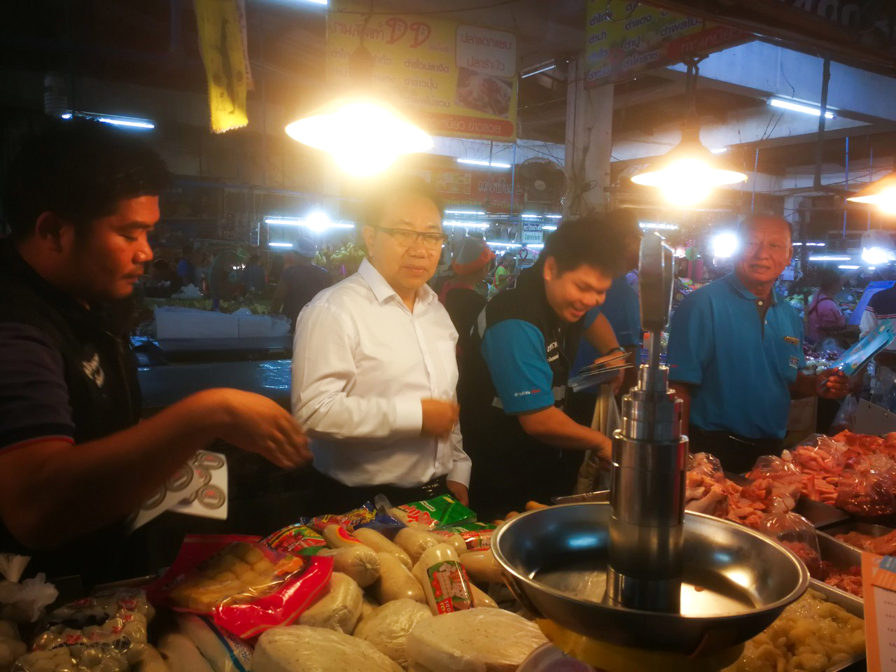 รองอธิบดีลงพื้นที่รณรงค์การปิดป้ายแสดงราคาสินค้าและตรวจสอบเครื่องชั่ง