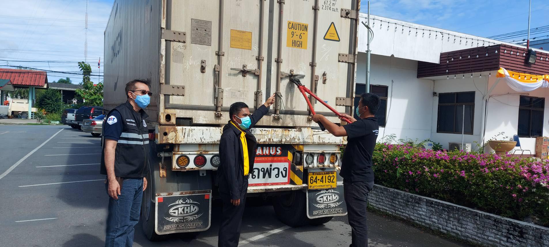 รองอธิบดีกรมการค้าภายในลุยจับลักลอบขนย้ายกระเทียมนำเข้าช่วงล็อกดาวน์กว่า 60 ตัน