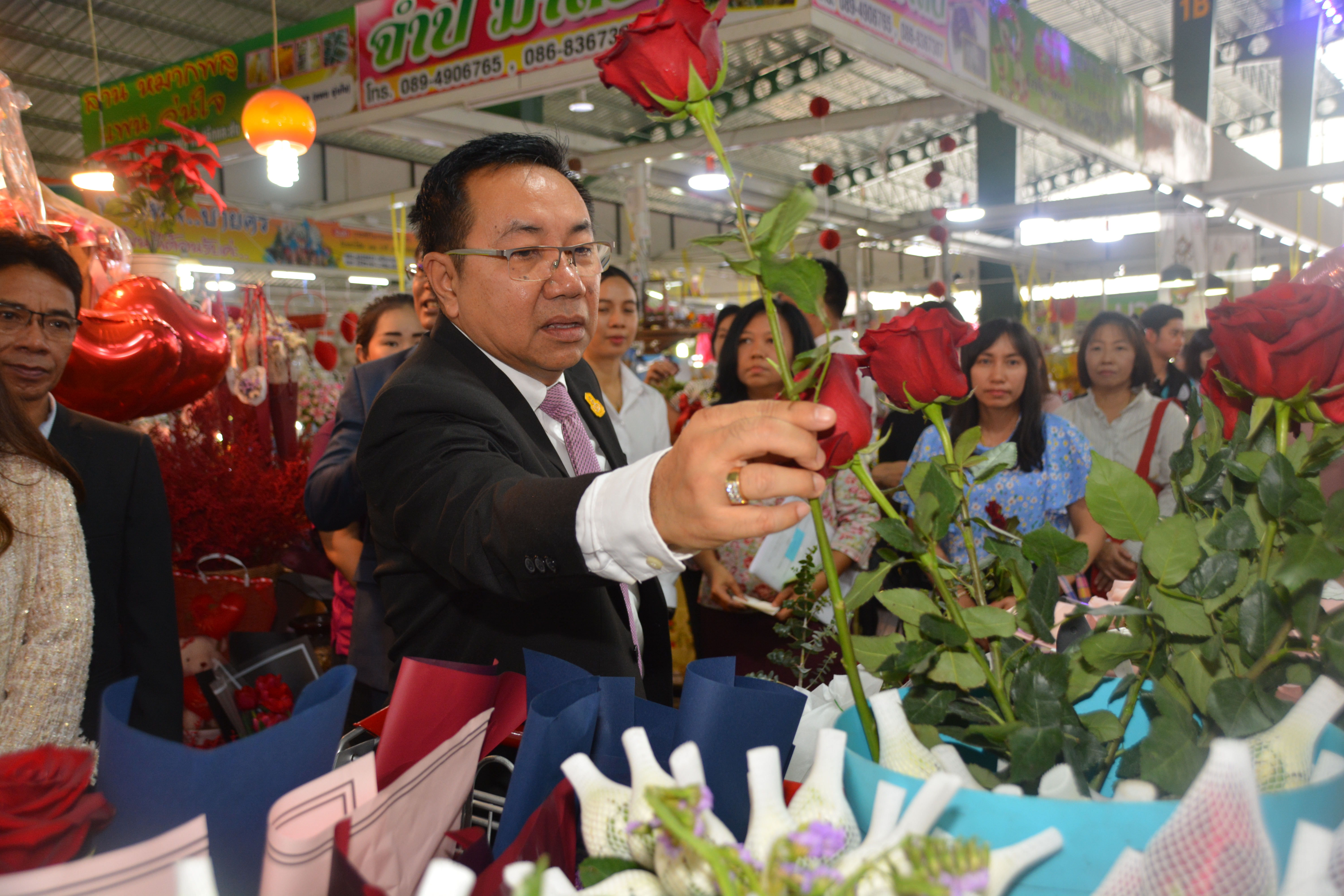 กิจกรรม "ประชาสัมพันธ์การเป็นตลาดกลางดอกไม้และไม้ดอกไม้ประดับในความส่งเสริมของกรมการค้าภายใน"