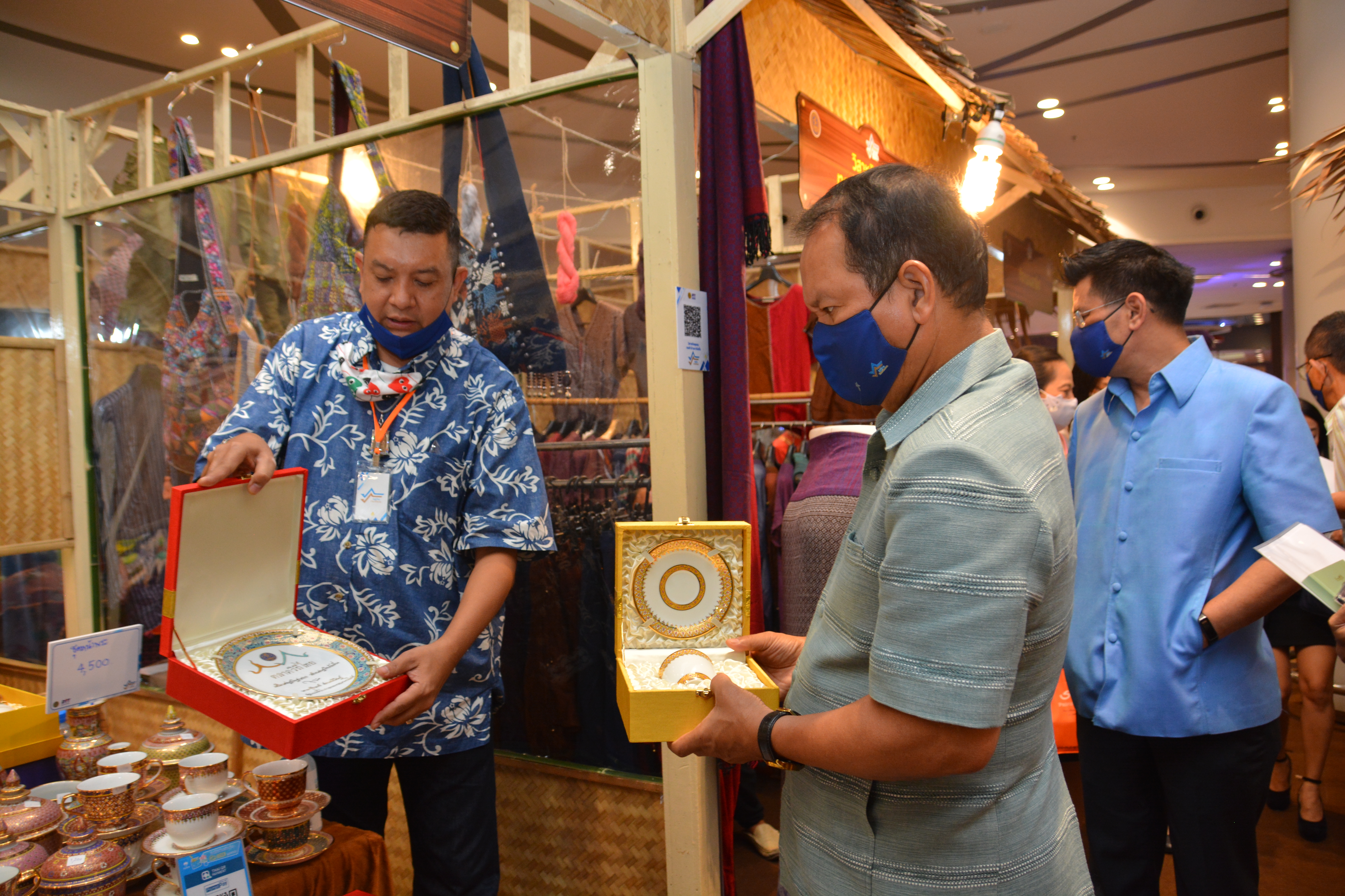 อธิบดีเปิดงาน “การจัดแสดงและจำหน่ายสินค้าของหมู่บ้านทำมาค้าขาย”