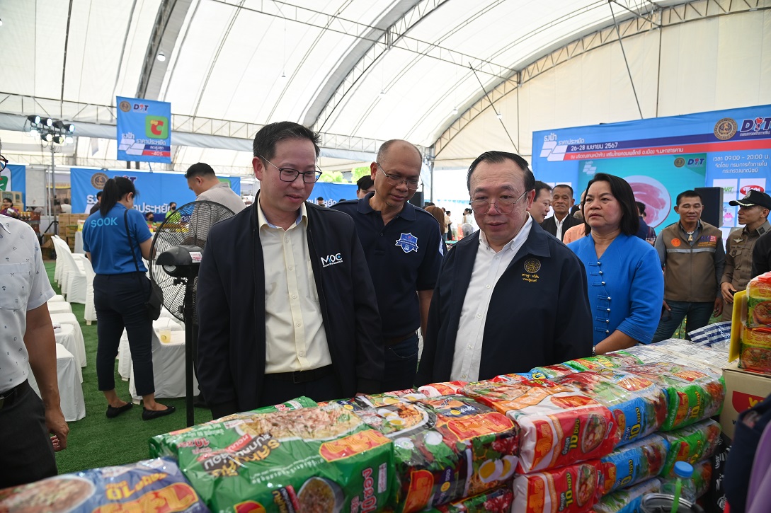 “พาณิชย์” ลดค่าครองชีพประชาชน จัดธงฟ้าราคาประหยัด จ.มหาสารคาม