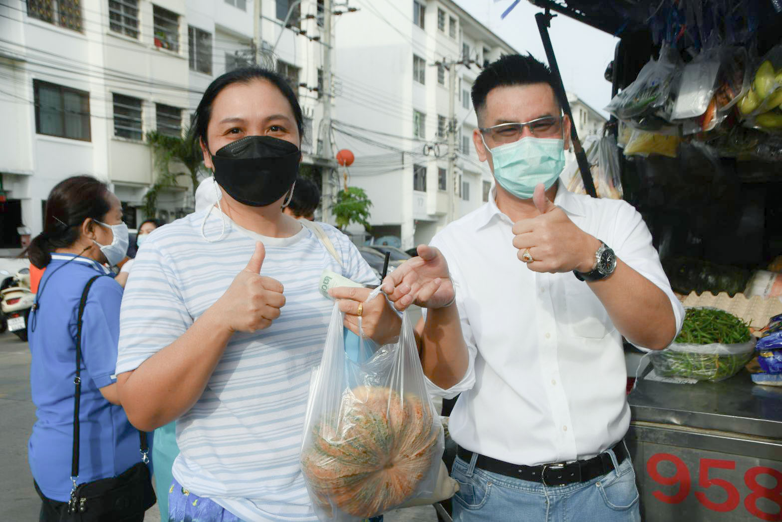 อธิบดีตรวจติดตามเยี่ยมโครงการ Mobile พาณิชย์ลดราคา! ช่วยประชาชน