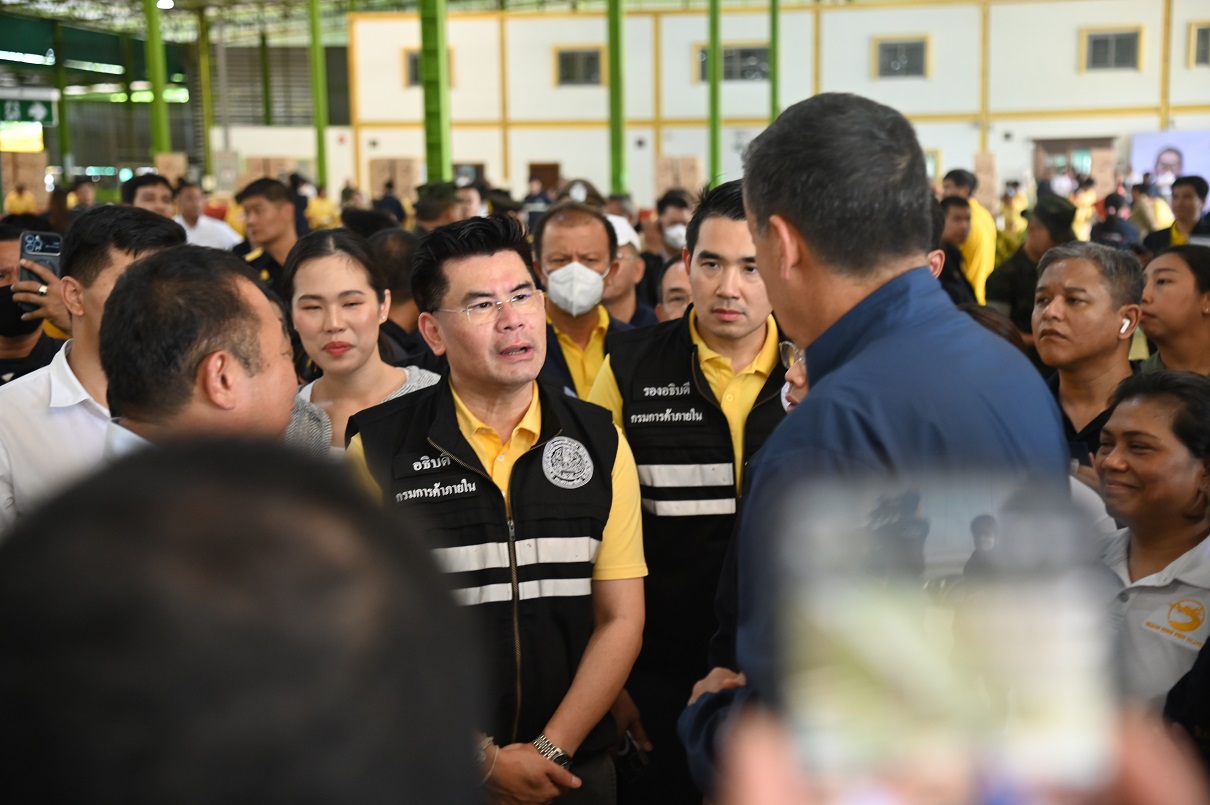 “พาณิชย์” ร่วม นายกฯ ลงพื้นที่ จ.จันทบุรี เยี่ยมสวนทุเรียน-ล้งส่งออก-ห้องเย็น พร้อมรับฟังปัญหาจากเกษตรกร